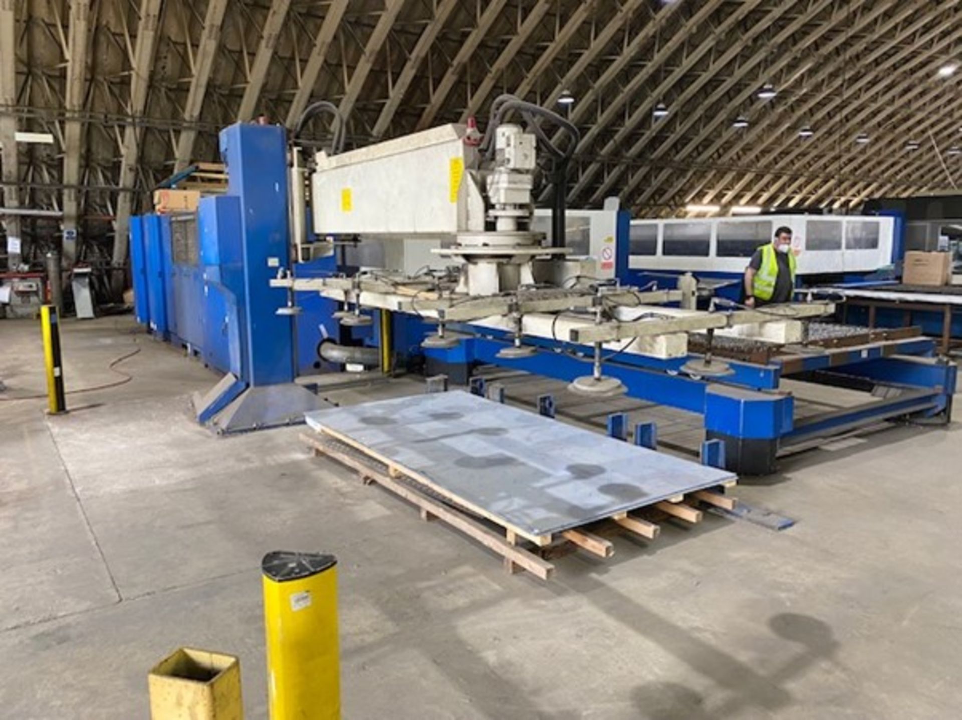 Trumpf Trumatic L4030 Laser Cutting Machine w/ Trumpf Lift Master Loader | YOM: 2001