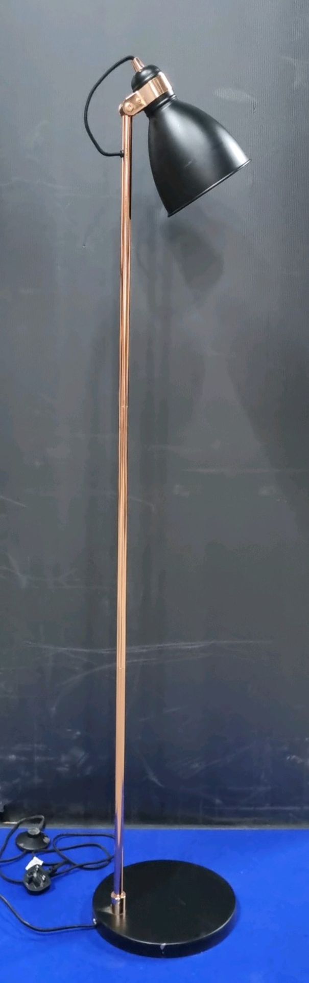 Single Spot Floor Lamp in Black/Copper