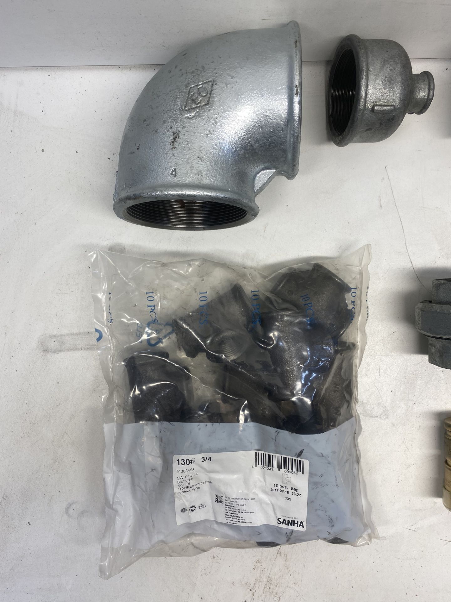 Large Quantity Of Various Steel, Galvanised and Brass Pipe Fittings - Image 8 of 9