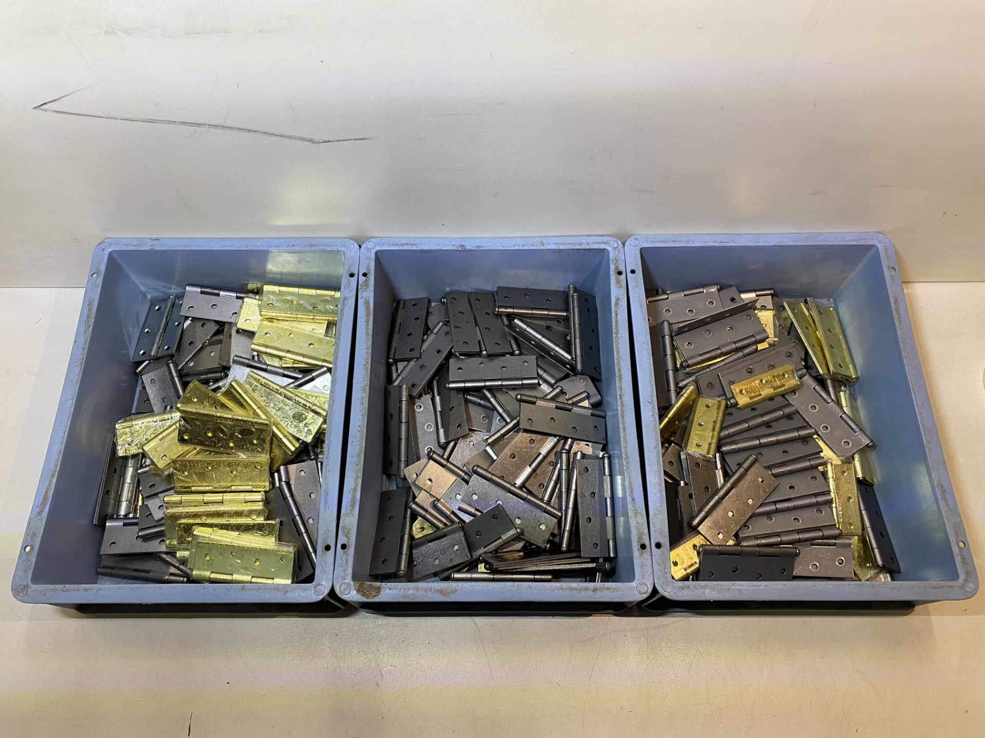 Quantity Of Various Loose Hinges As Seen In Photos