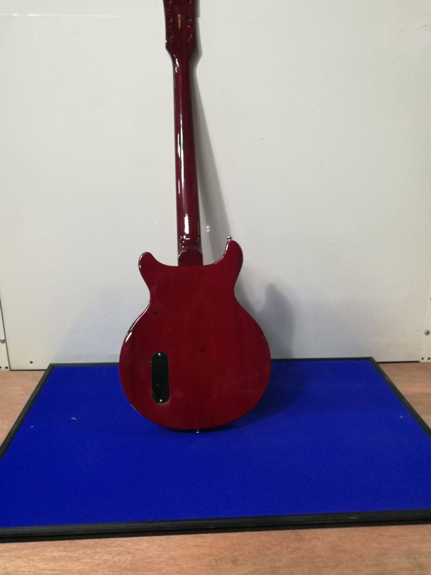Vintage Electric Guitar - Cherry Red Finish | MISSING MACHINE HEADS | BRIDGE NEEDS REATTACHING - Image 6 of 6
