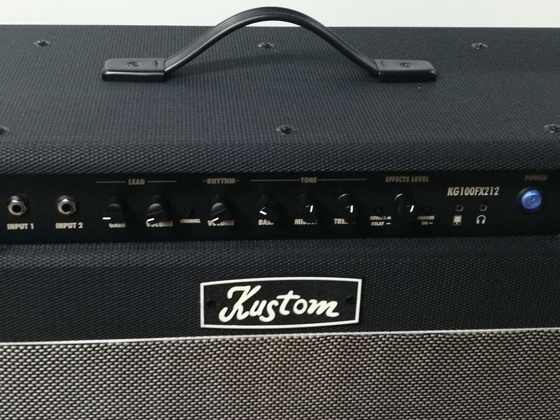 Kustom KG Series 100w Guitar Amp 2×12″ With Digital Effects - Image 2 of 5