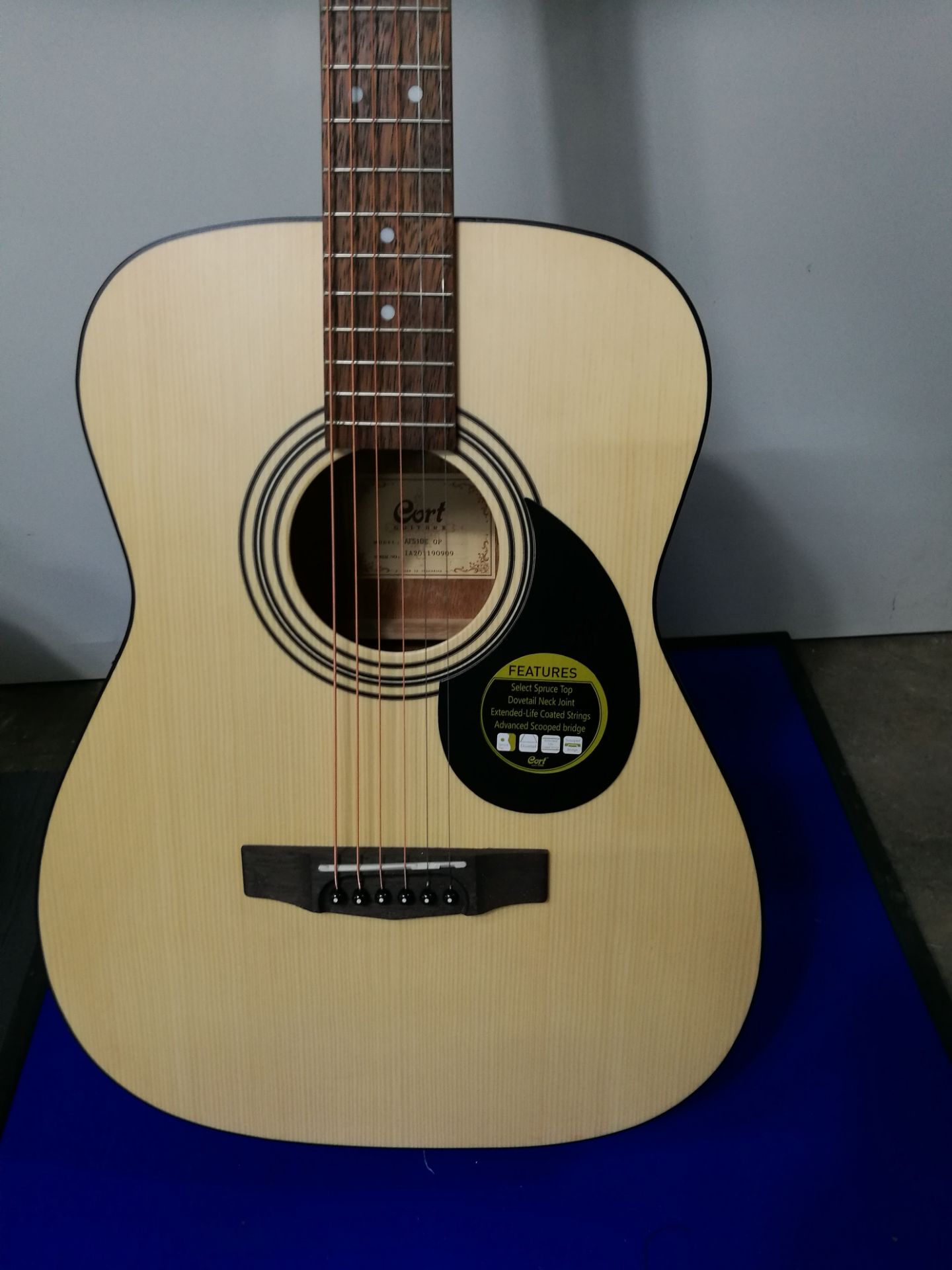 Cort AF510E NS Concert Size Electro Acoustic Guitar with Gig Bag - Natural Satin - Image 2 of 9