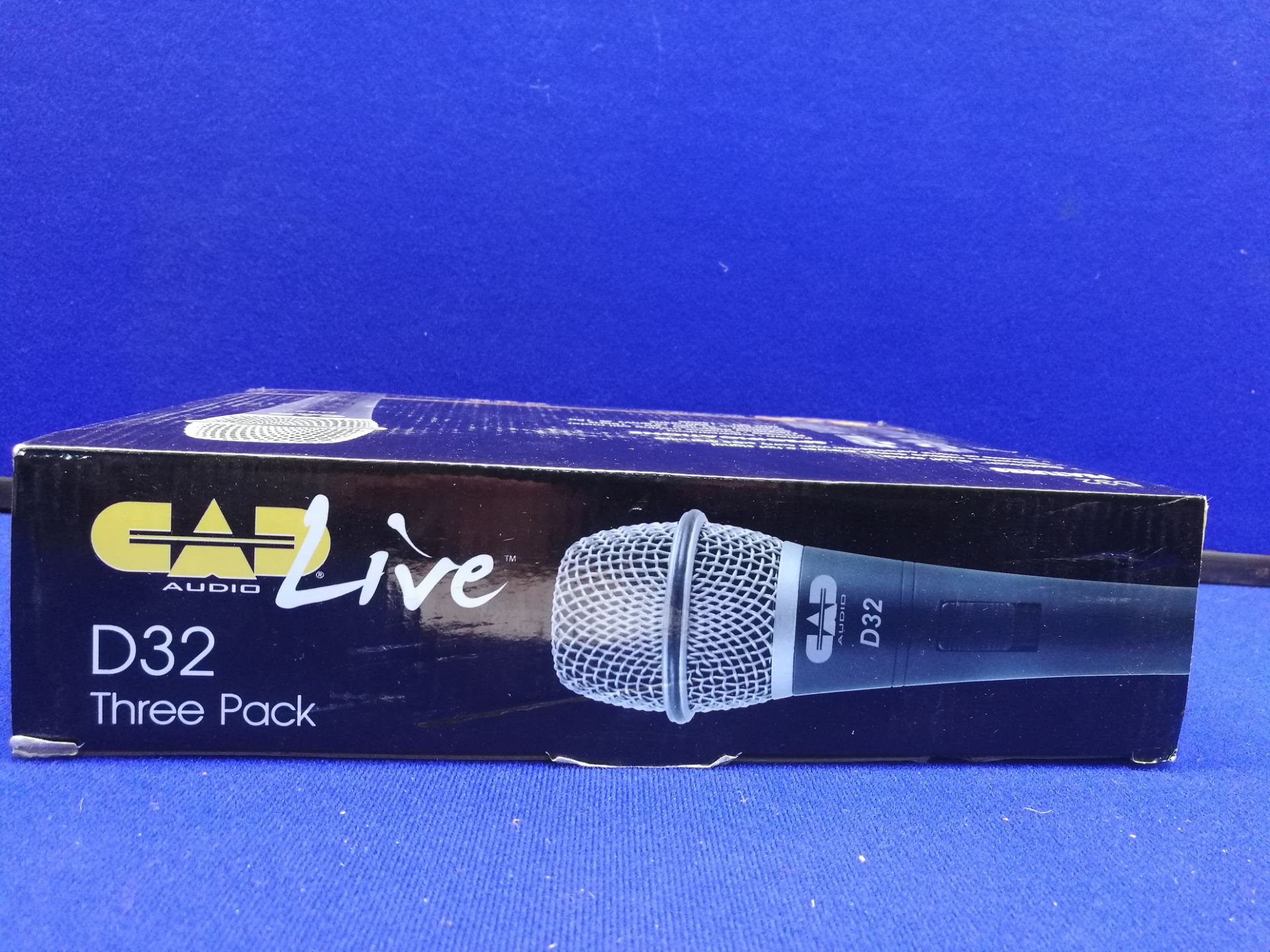 CAD Live D32 Dynamic Vocal Microphone (Pack of 3) - Image 4 of 4