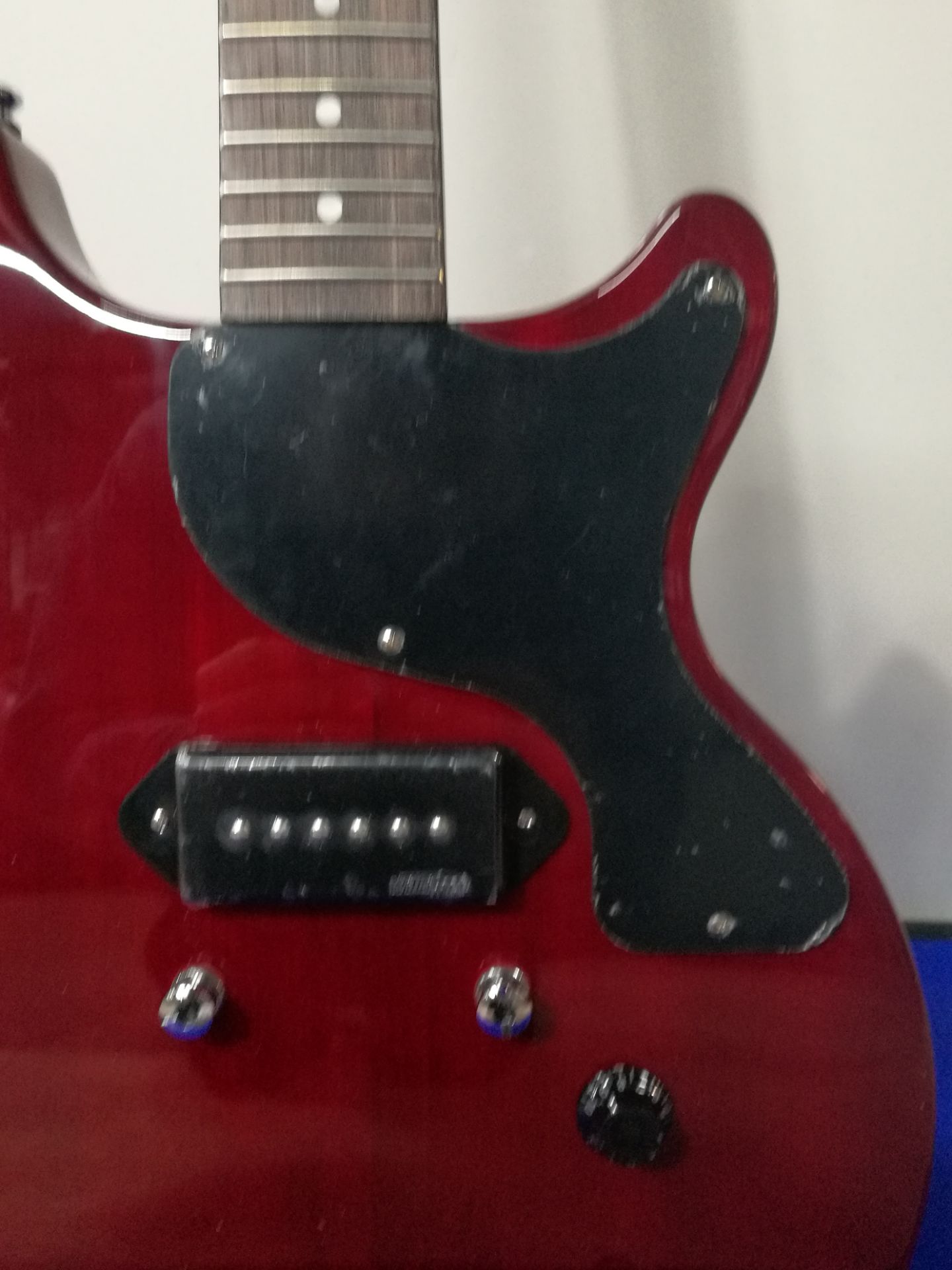 Vintage Electric Guitar - Cherry Red Finish | MISSING MACHINE HEADS | BRIDGE NEEDS REATTACHING - Image 3 of 6