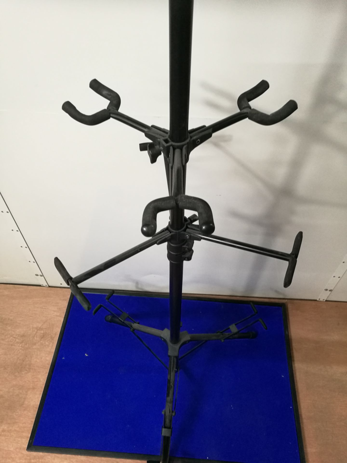 On-Stage Six-Guitar Stand GS7652B - Image 2 of 4