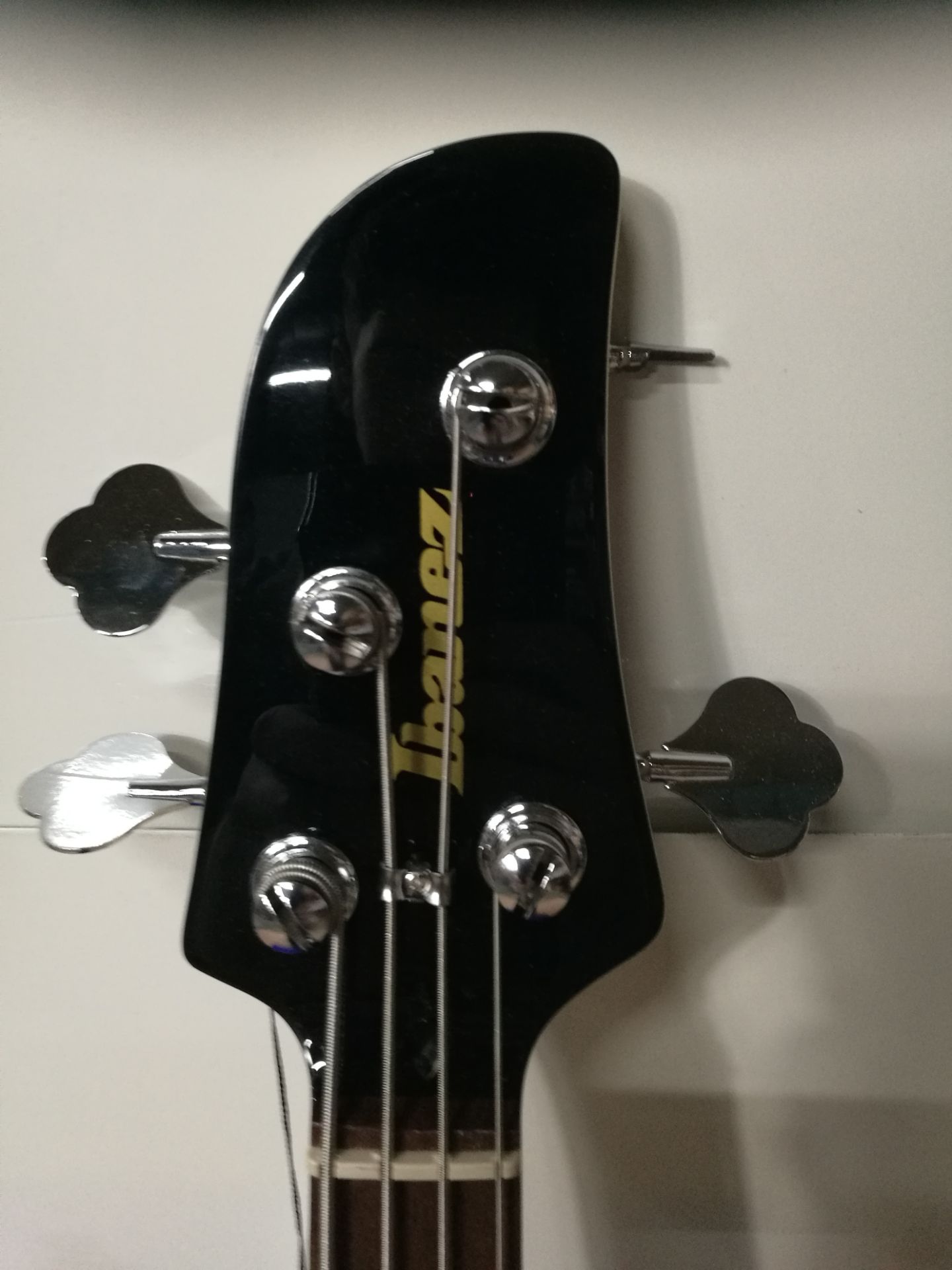 Ibanez TMB30 Short Scale Bass Mint Green | DAMAGE TO MACHINE HEAD (Please see pictures) - Image 2 of 8