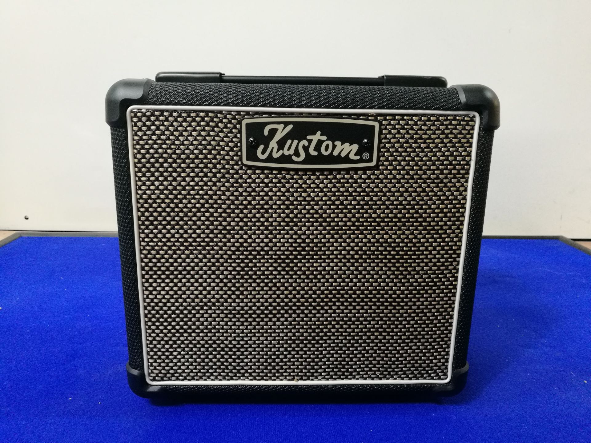 Kustom KG Series Battery Powered Guitar Amp 1 x 6" - 10W