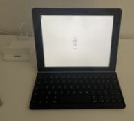 iPad 3 32 GB Black with Charger, Keyboard, Stand & Cover
