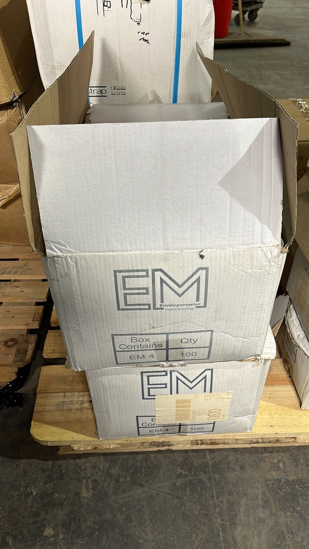 200 x Envelope master EM4 Padded Envelopes - Image 3 of 3
