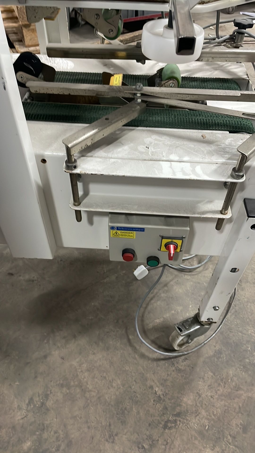 Endoline 710 Semi Automatic Pre-Set Case Sealer - Image 3 of 4