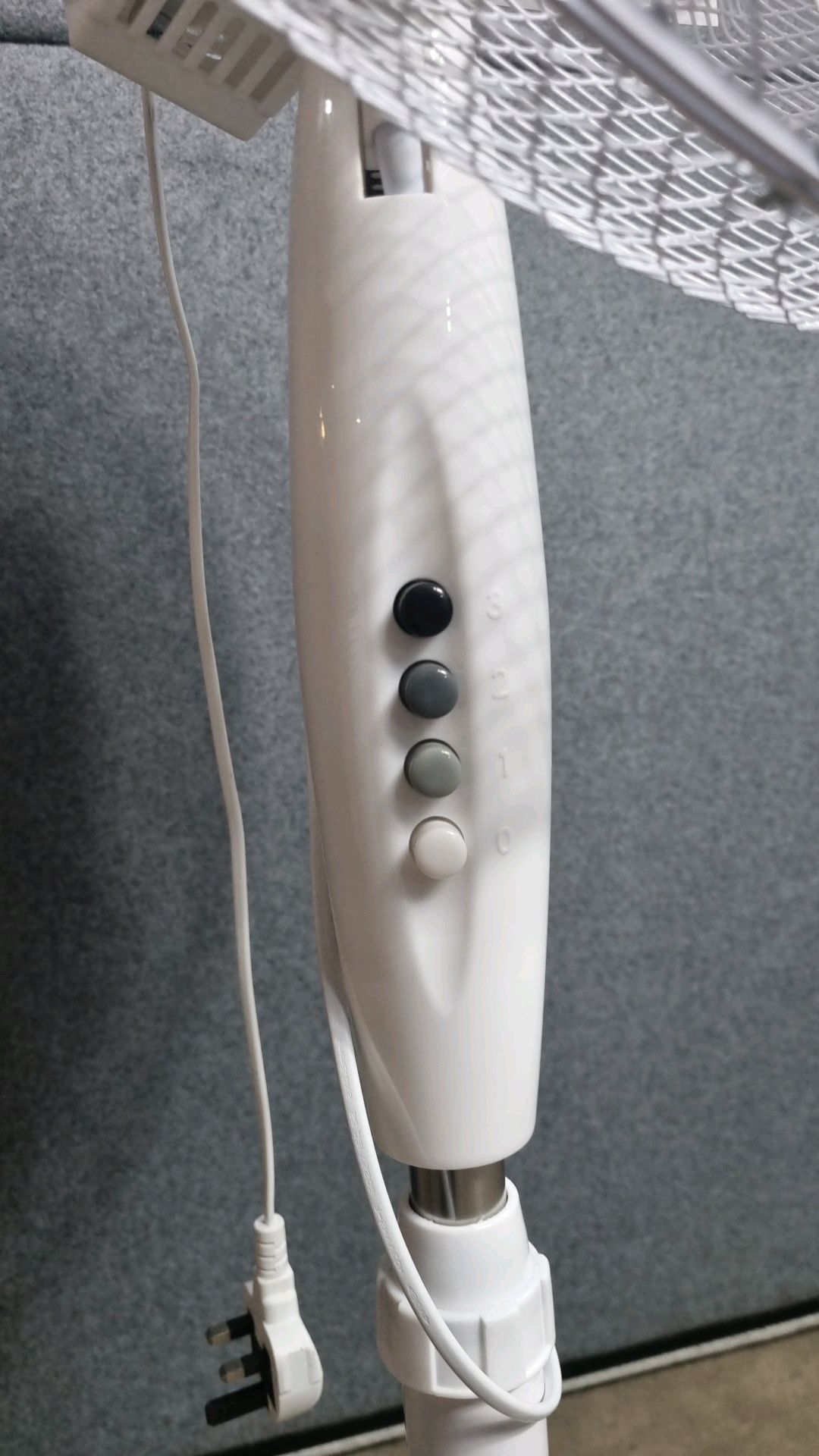 Electric Oscillating pedestal Cooling Fan - Image 2 of 3