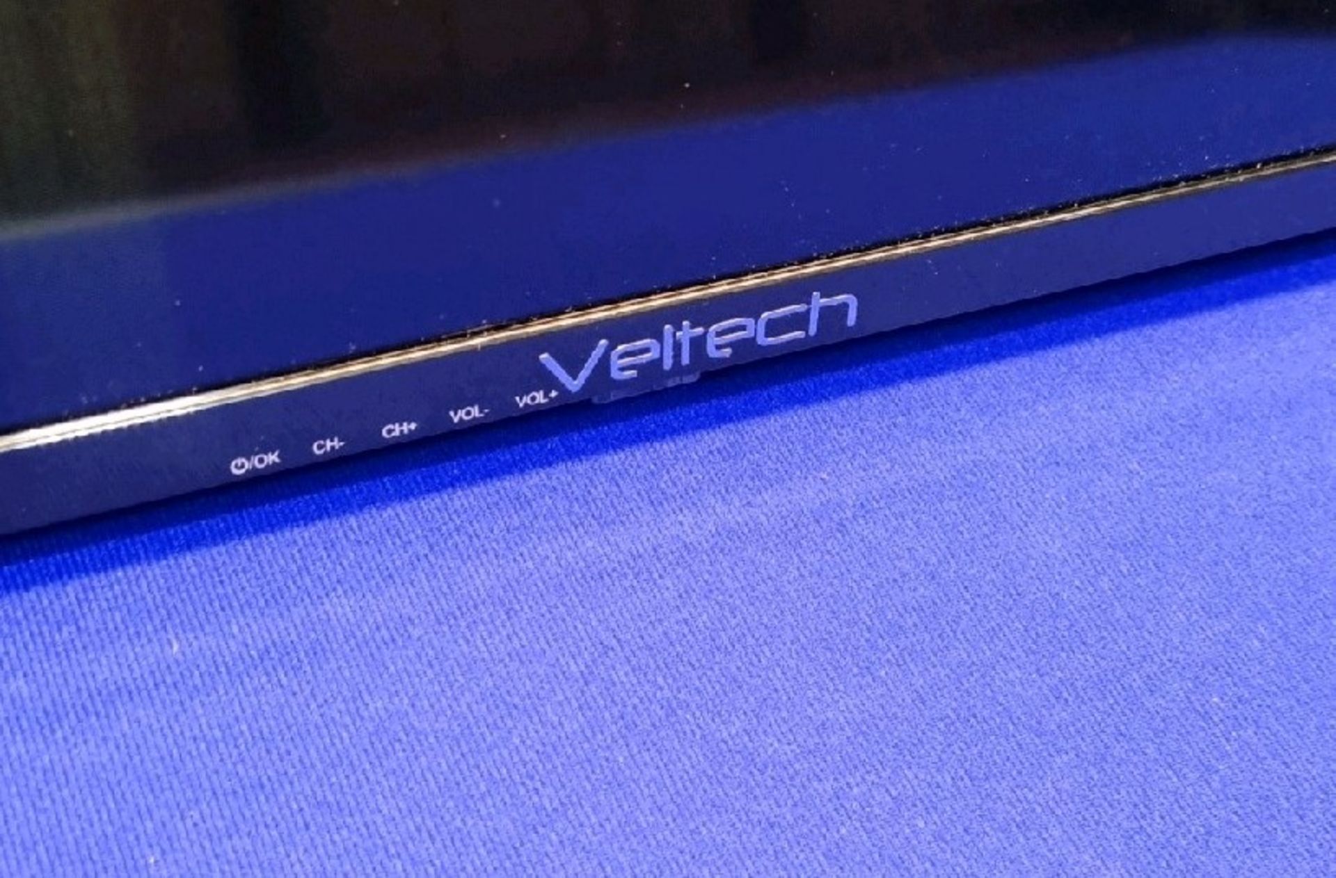 Veltech VEL24SA01UK 24 Inch TV With Remote - Image 3 of 5