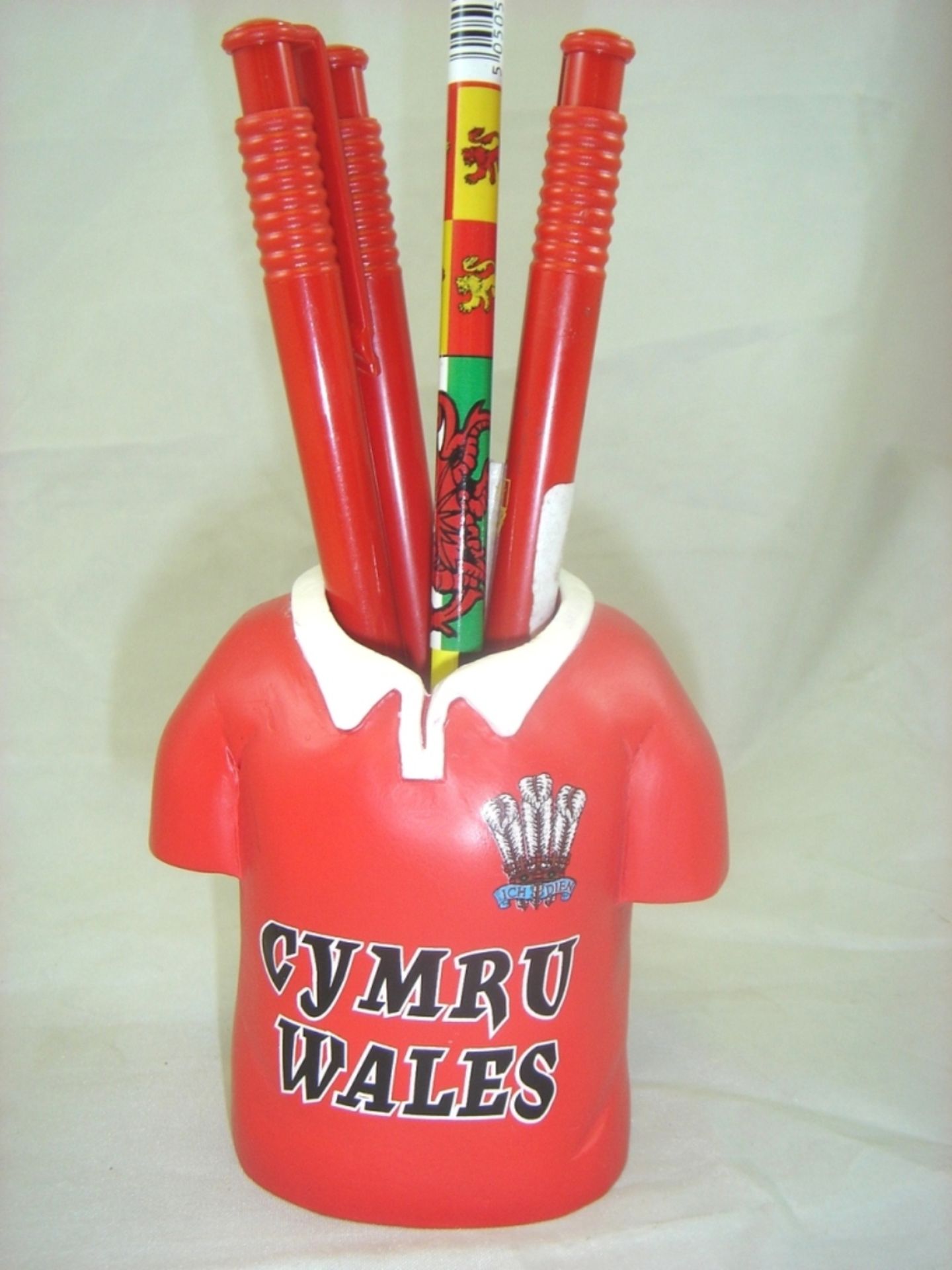 644 x Novelty Wales Themed Desk Tidy