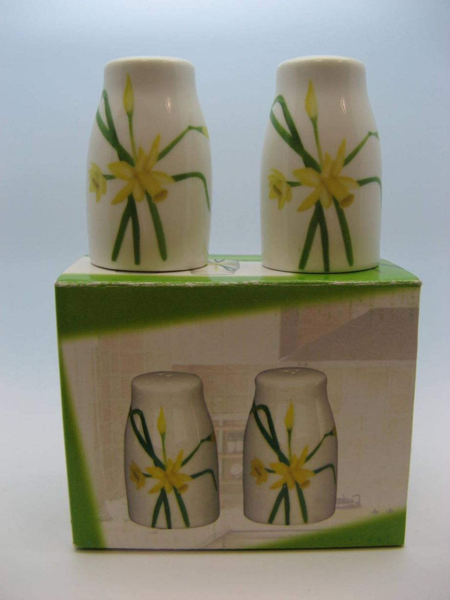 900 x Daffodil Themed Crockery Sets