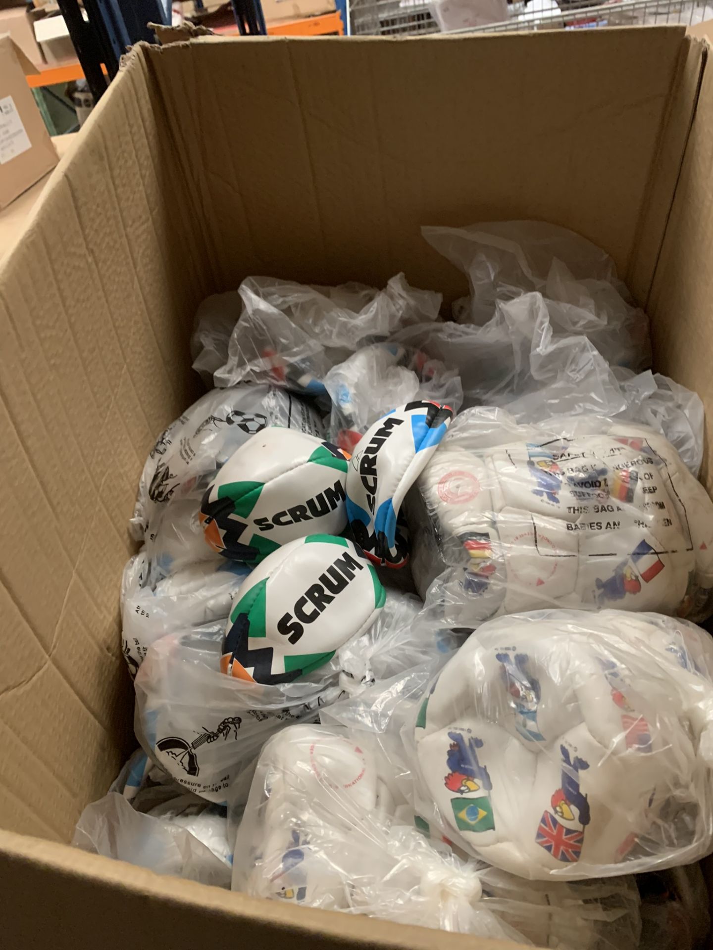 850 x Mini PVC Rugby Balls & Mini Footballs