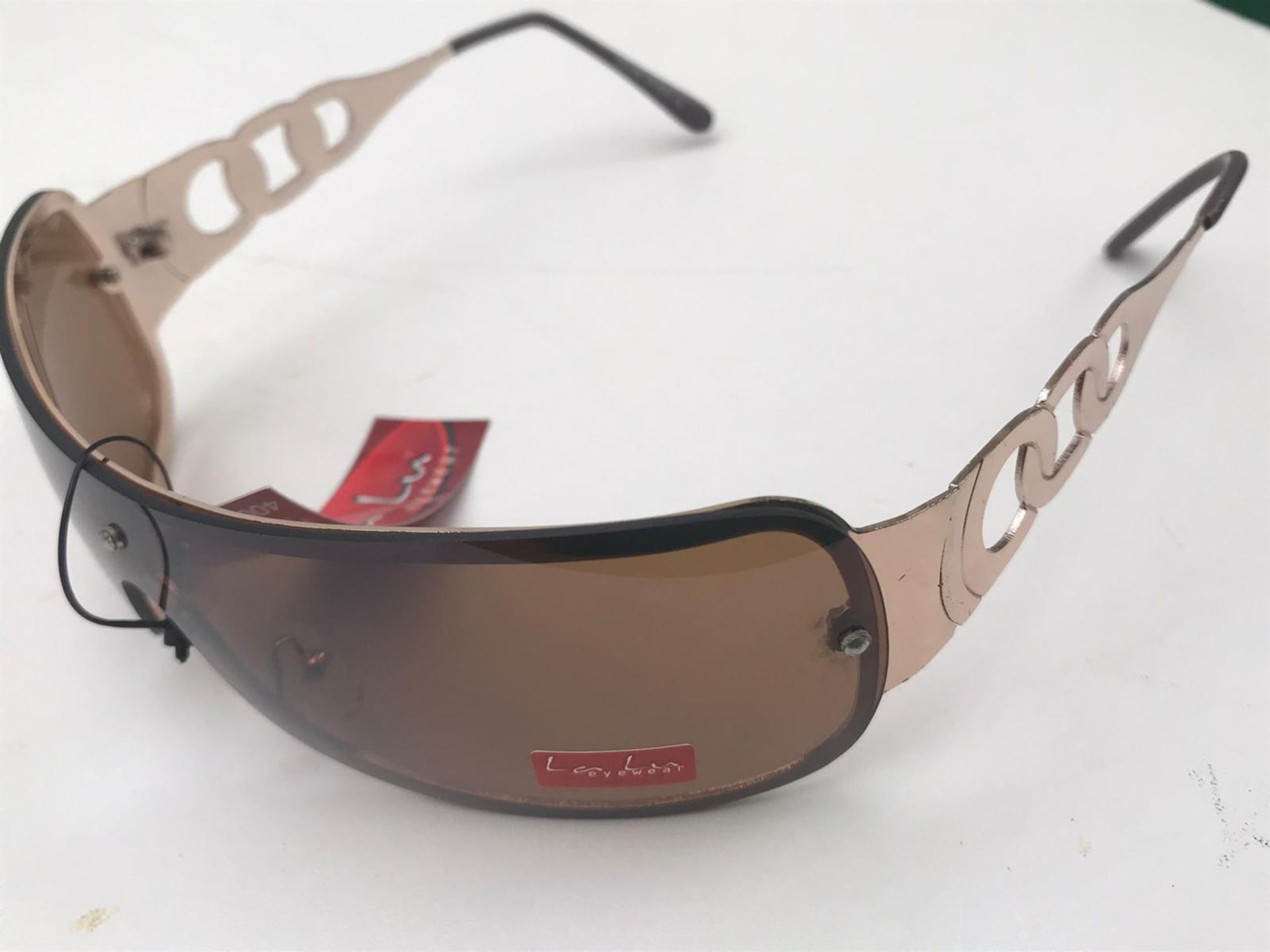 500 x La Lu Branded Sunglasses | Various Styles - Image 7 of 32