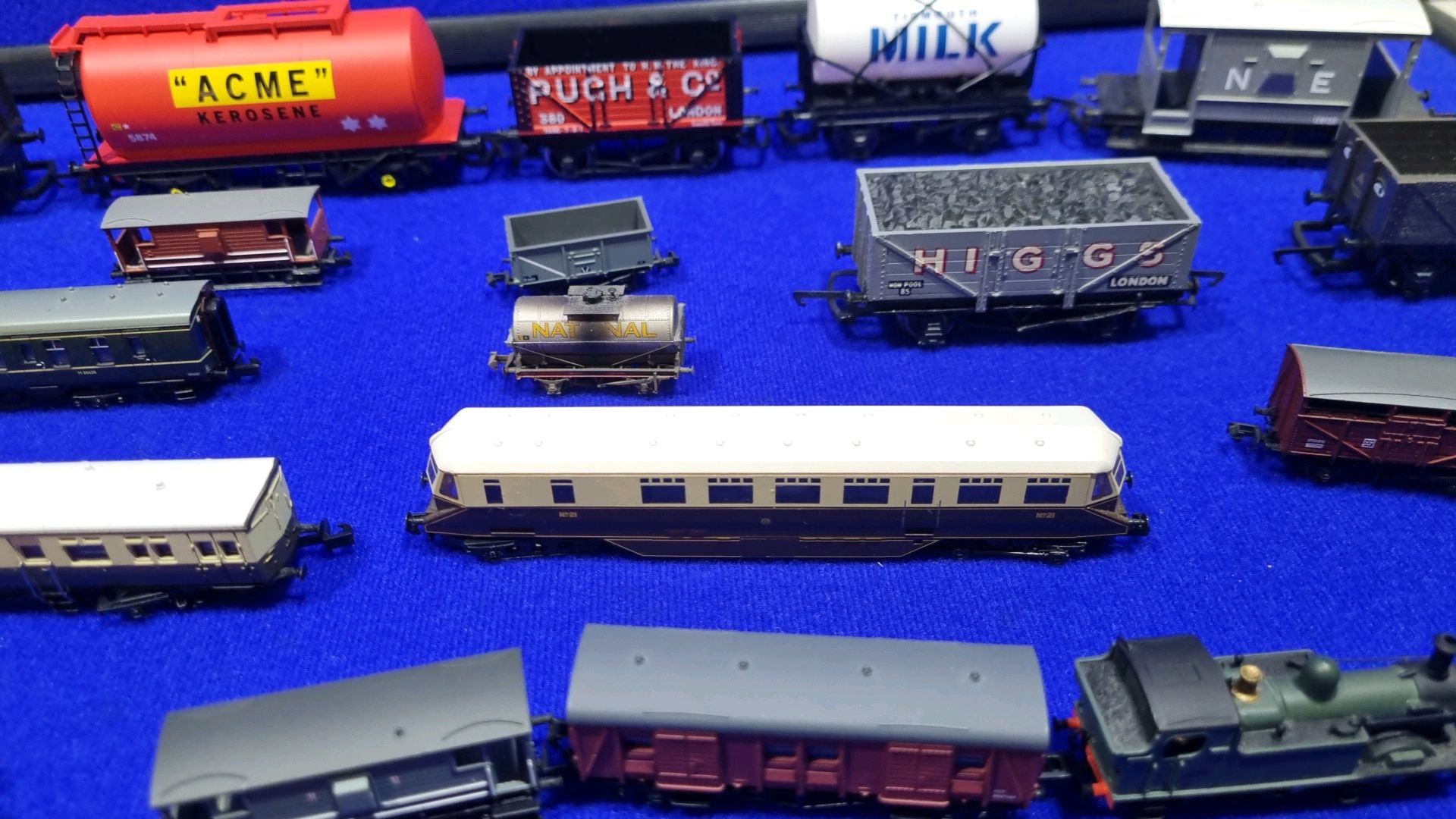 1 x Box Of Various Locomotives, Coaches, Caravans & Vehicles in Various Sizes - Image 7 of 8