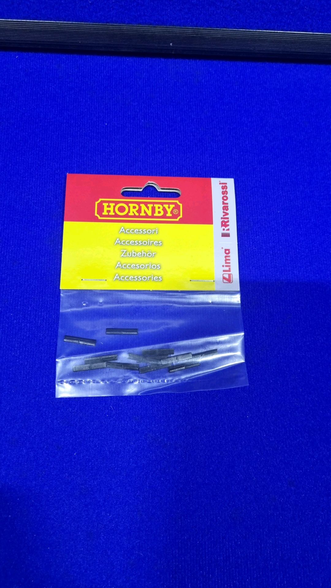 12 x Hornby OO/HO Scale Insulator Packets R920 RRP £ 35.88