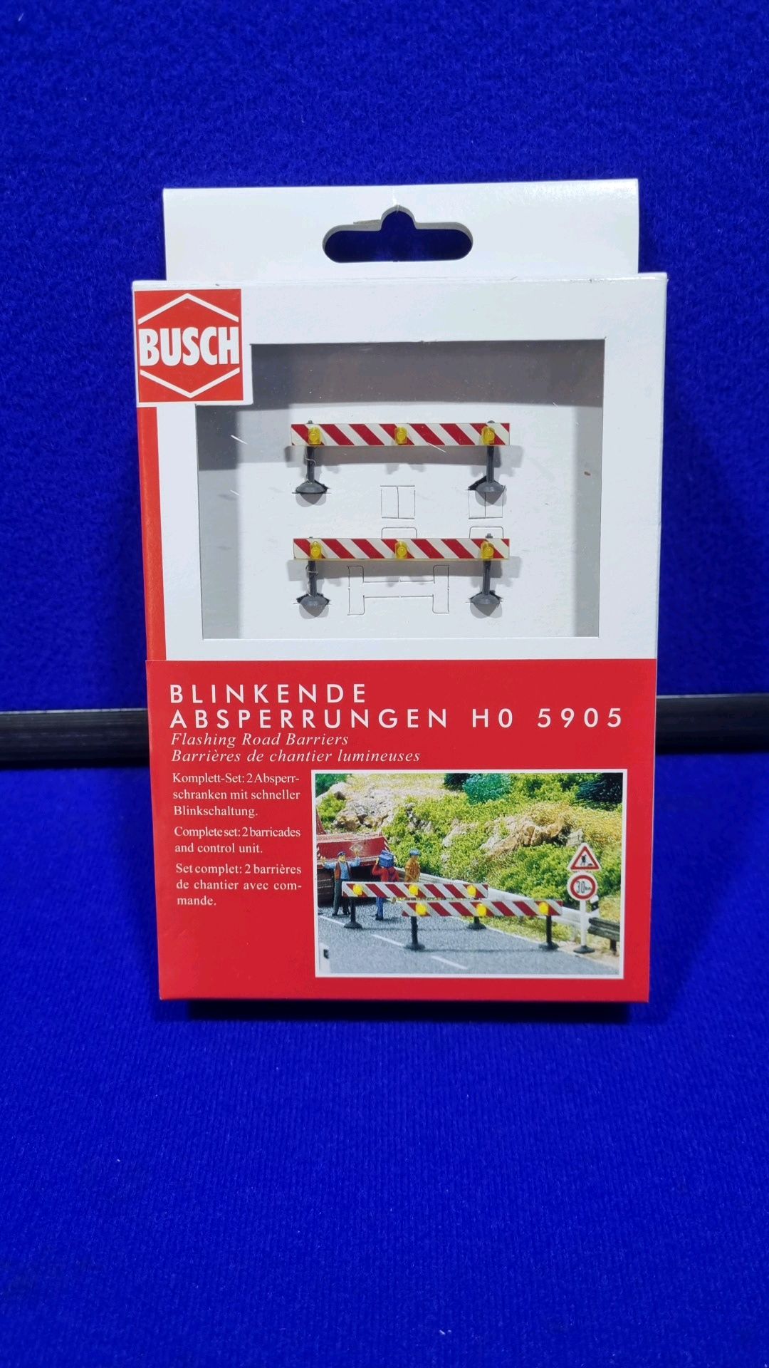 2 x sets Busch Traffic Signs And Barriers H05905/H06027 - Image 3 of 3