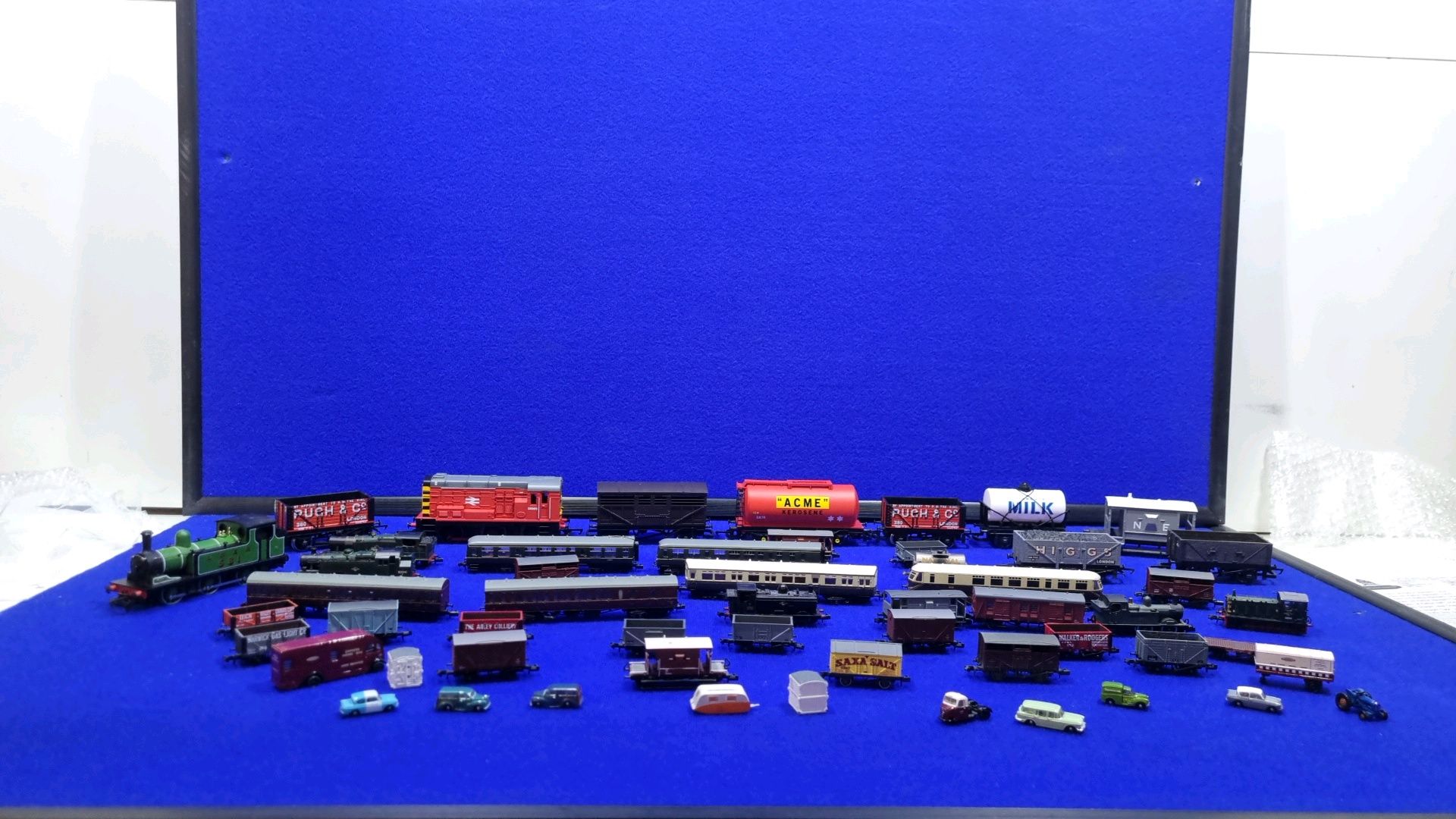 1 x Box Of Various Locomotives, Coaches, Caravans & Vehicles in Various Sizes