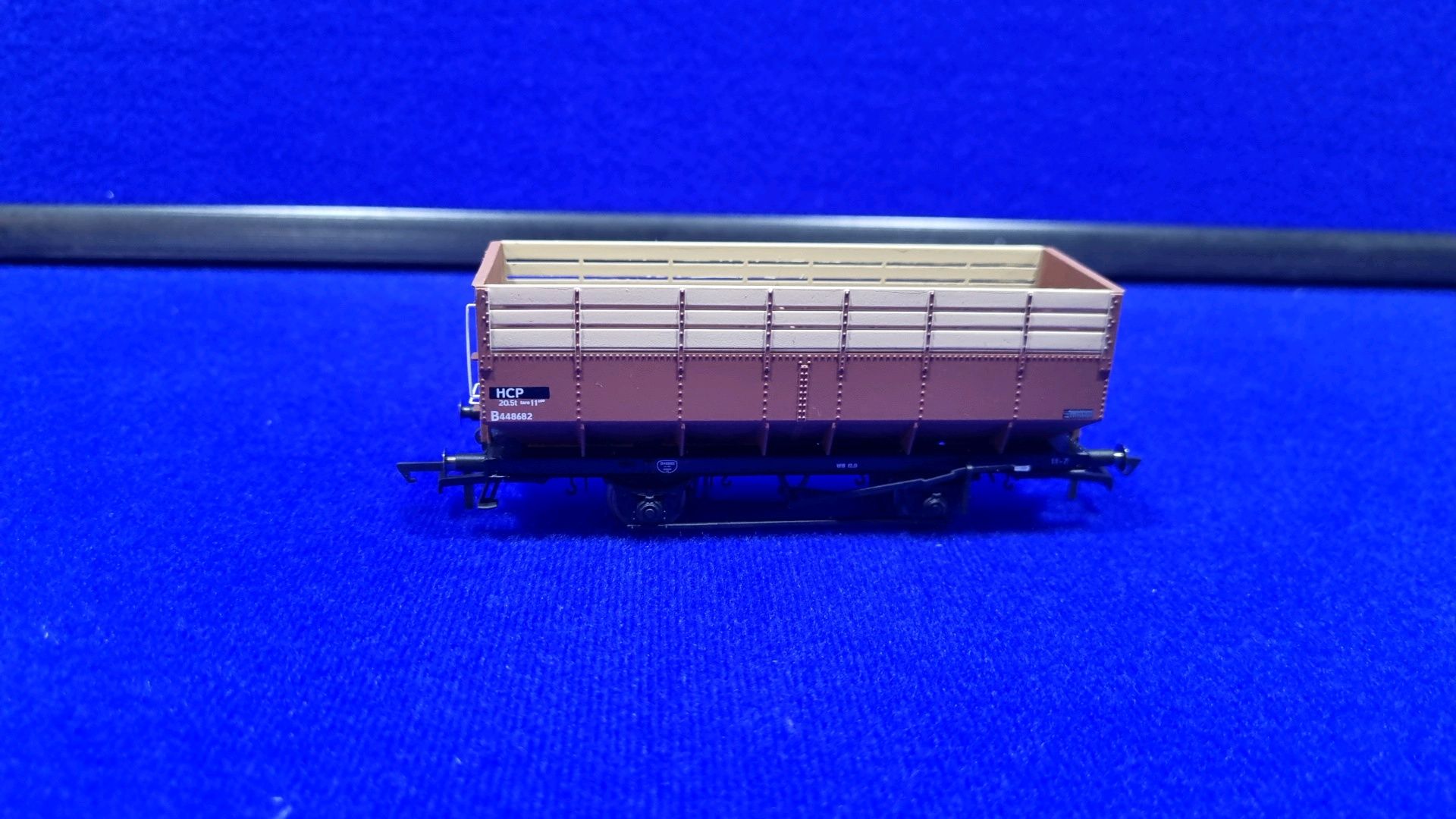 3 x Hornby 20 Ton Coke Hoppers R6838A - Image 2 of 5