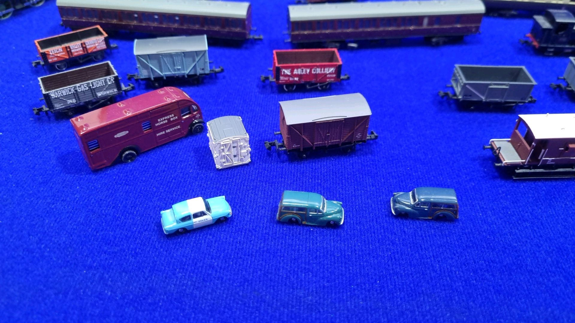 1 x Box Of Various Locomotives, Coaches, Caravans & Vehicles in Various Sizes - Image 3 of 8