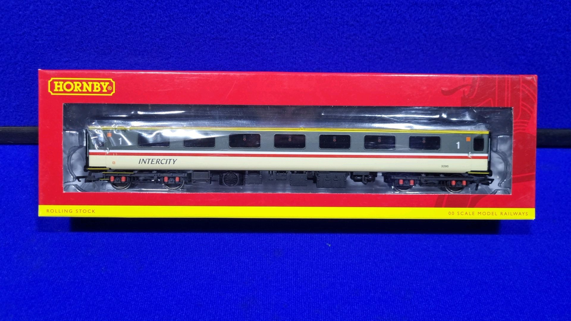 3 x Hornby Inter City Executive Coaches R4920 A/R4921/R4921A - Image 2 of 4