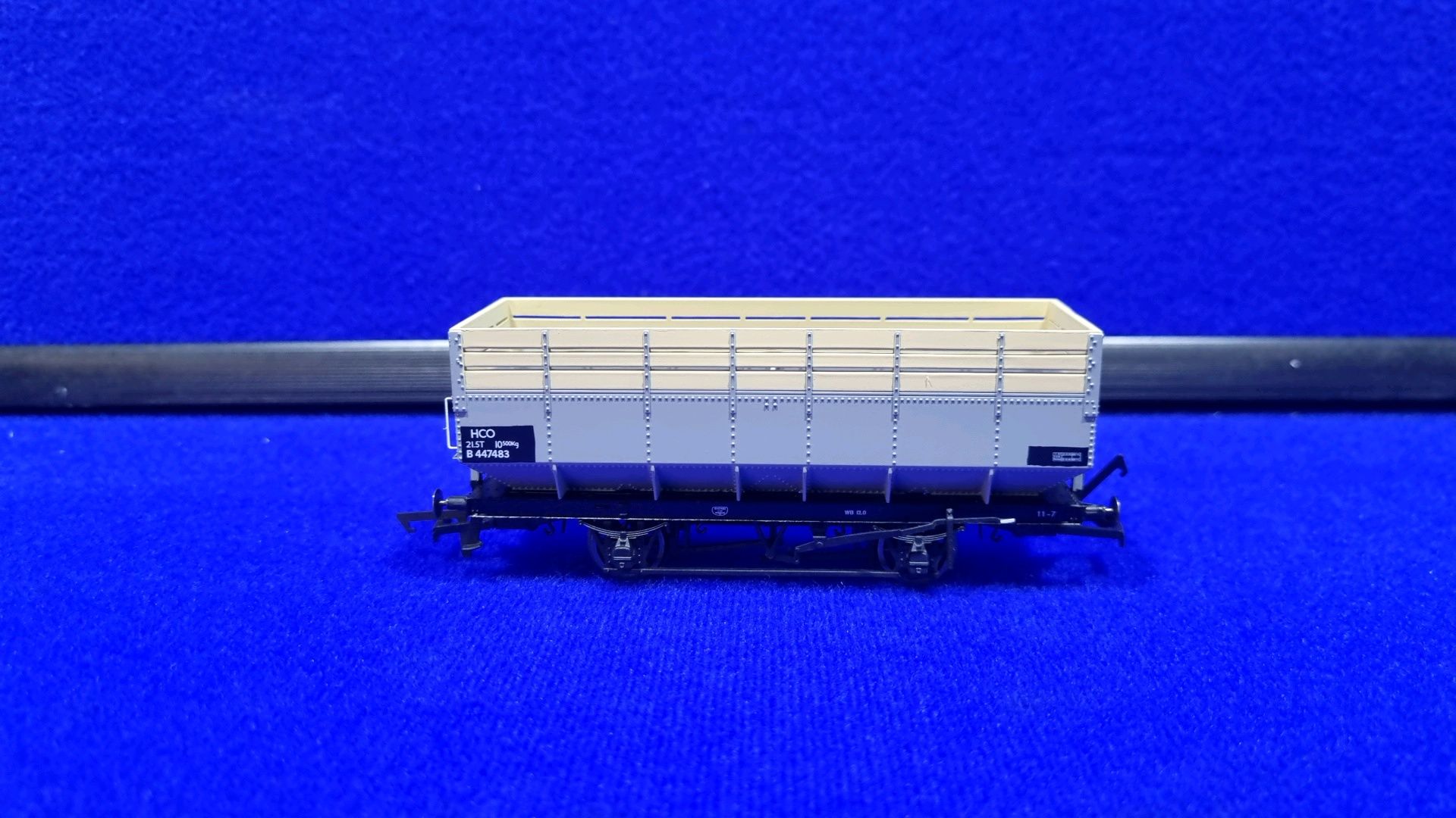 1 x Set Of 3 Hornby 20 Ton Coke Hoppers R6830 - Image 2 of 5