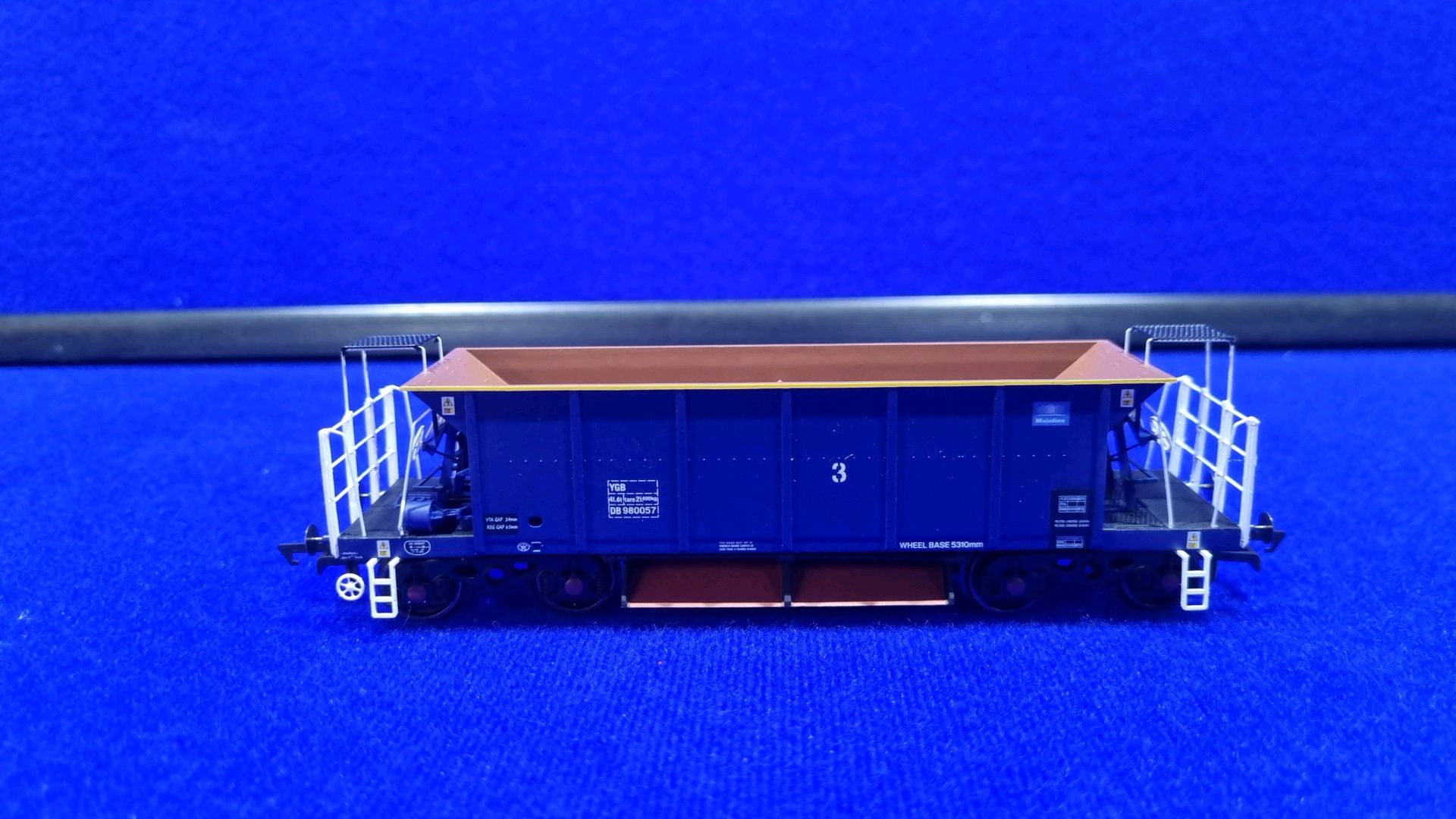 3 x Hornby Ballast Hoppers R6845 - Image 2 of 5