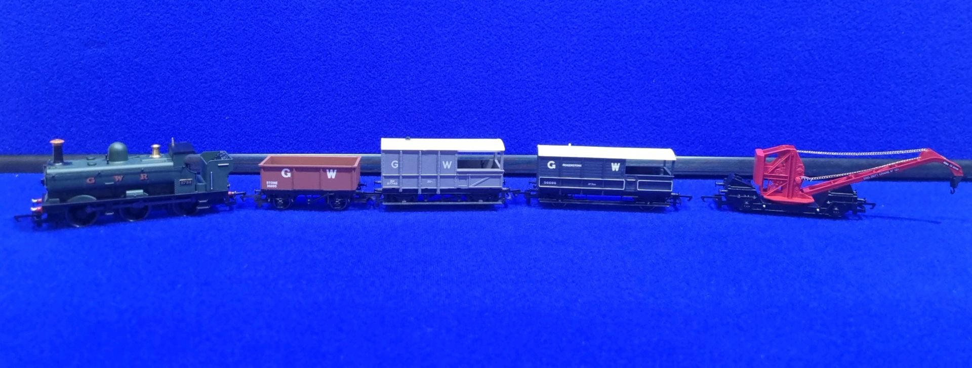 1 x Hornby OO/HO Scale Trainset R1254 RRP £120.00 - Image 7 of 9