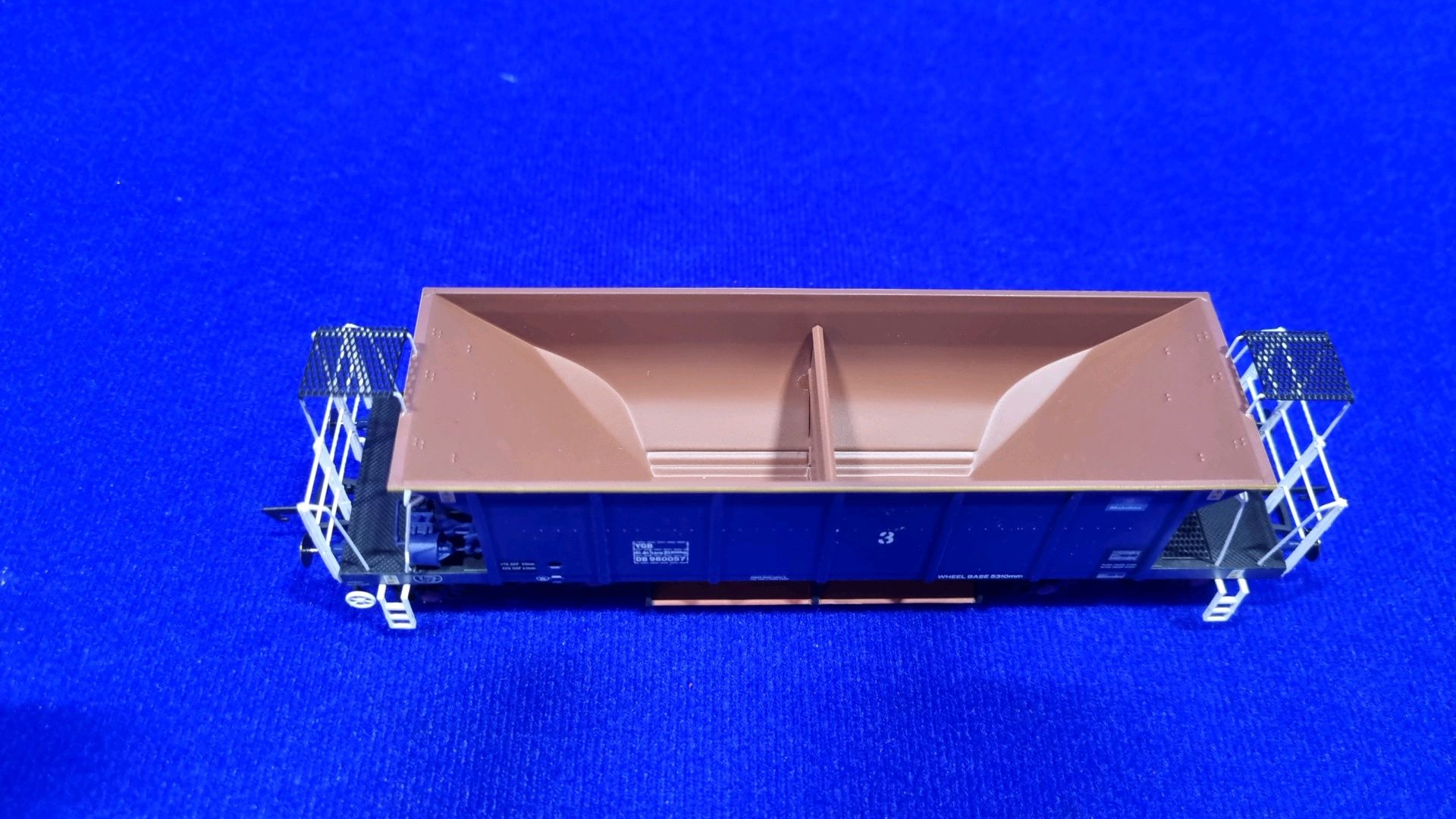 3 x Hornby Ballast Hoppers R6845 - Image 3 of 5
