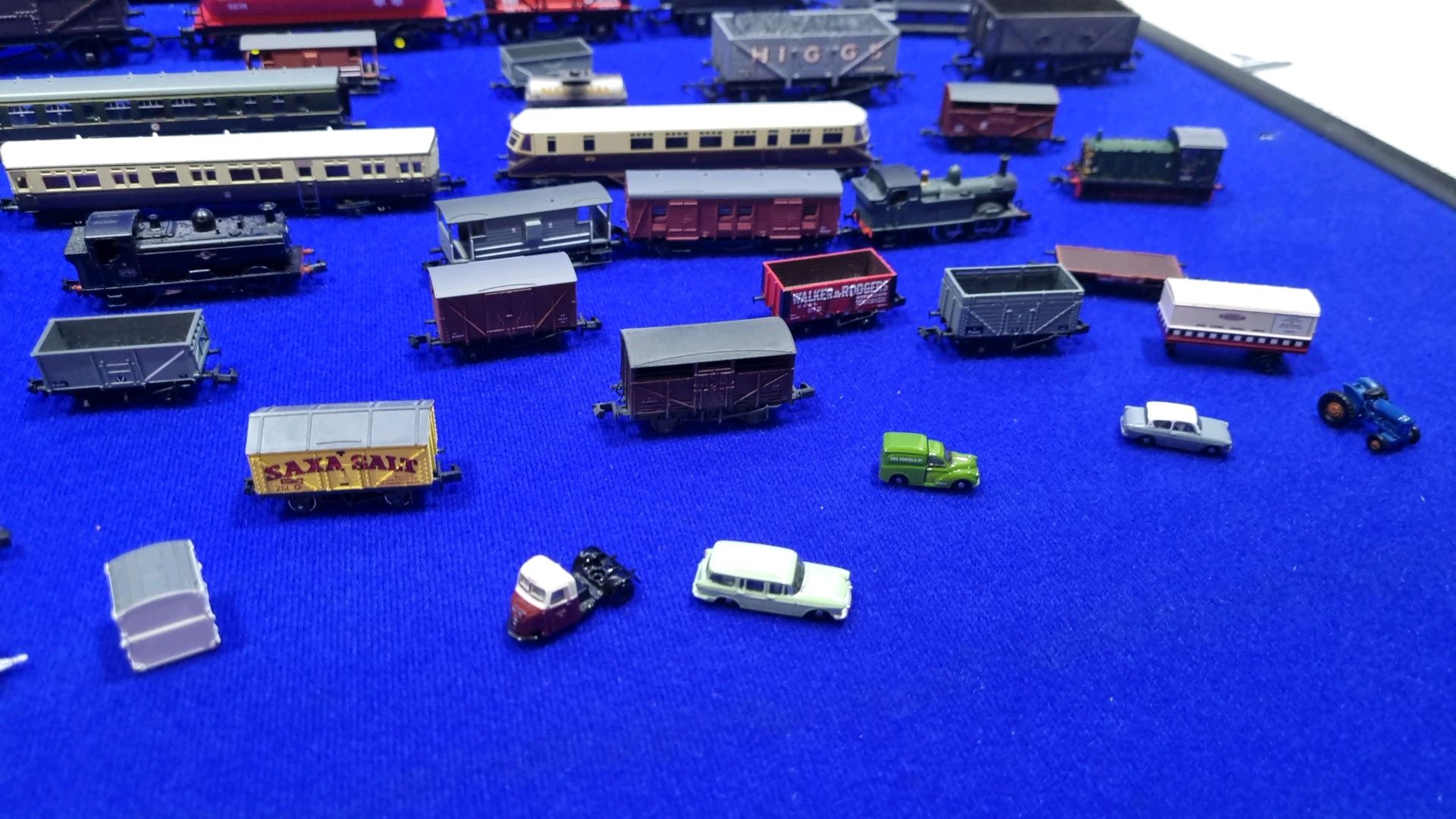 1 x Box Of Various Locomotives, Coaches, Caravans & Vehicles in Various Sizes - Image 4 of 8