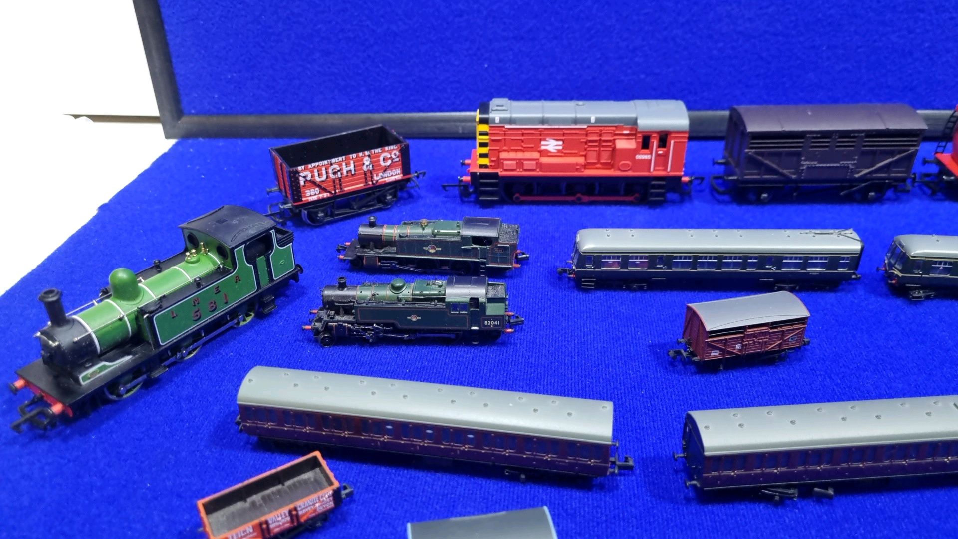 1 x Box Of Various Locomotives, Coaches, Caravans & Vehicles in Various Sizes - Image 5 of 8