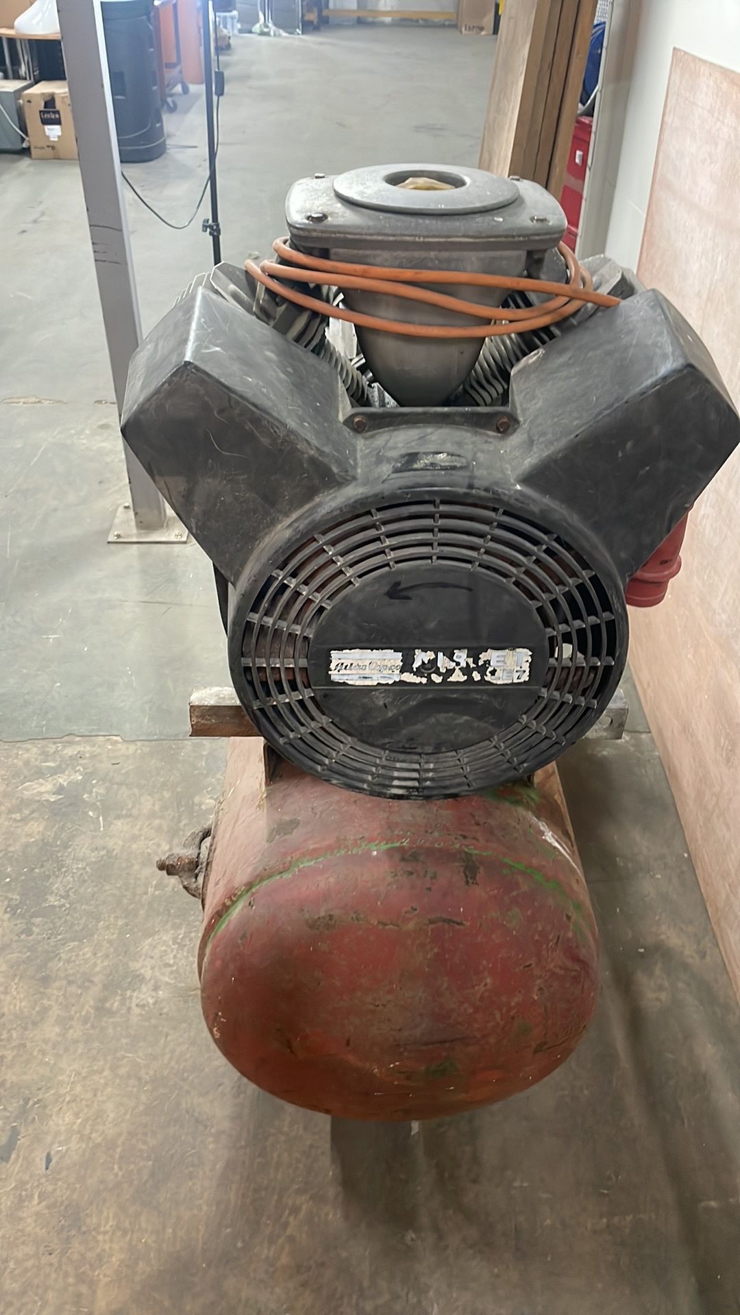 Air Compressor LE 7 E - Image 6 of 7