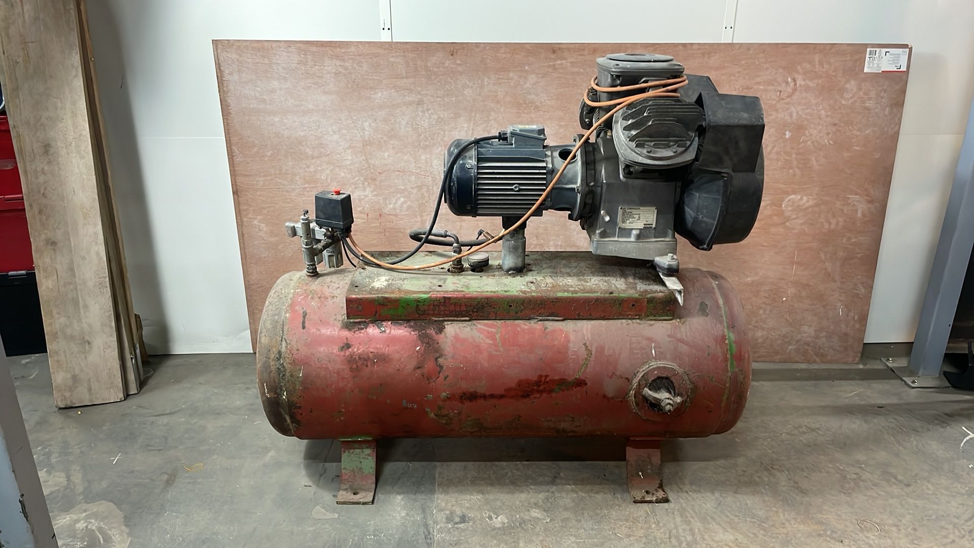 Air Compressor LE 7 E - Image 3 of 7