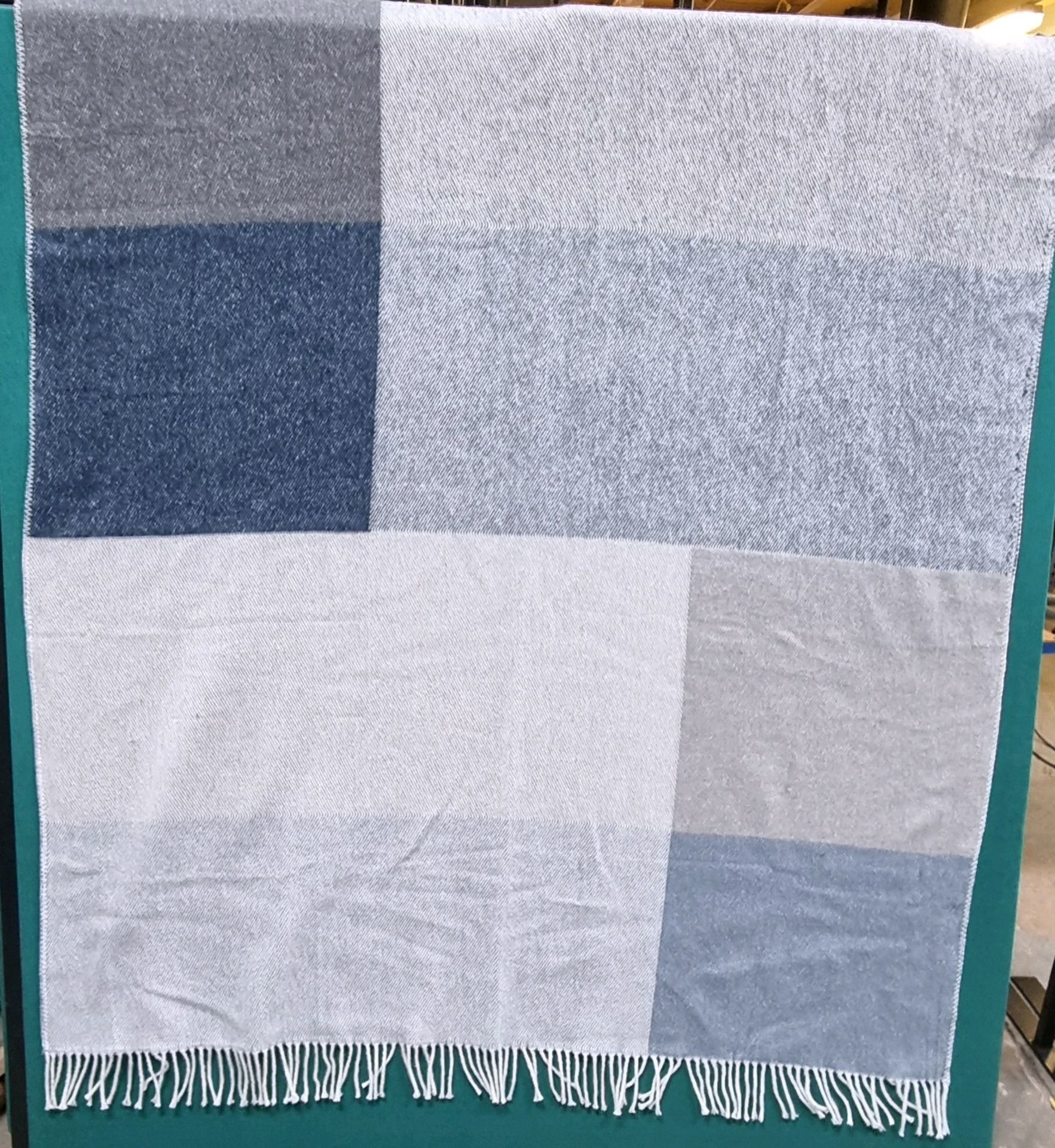 Scatter box "Riley" Grey/Teal Throw