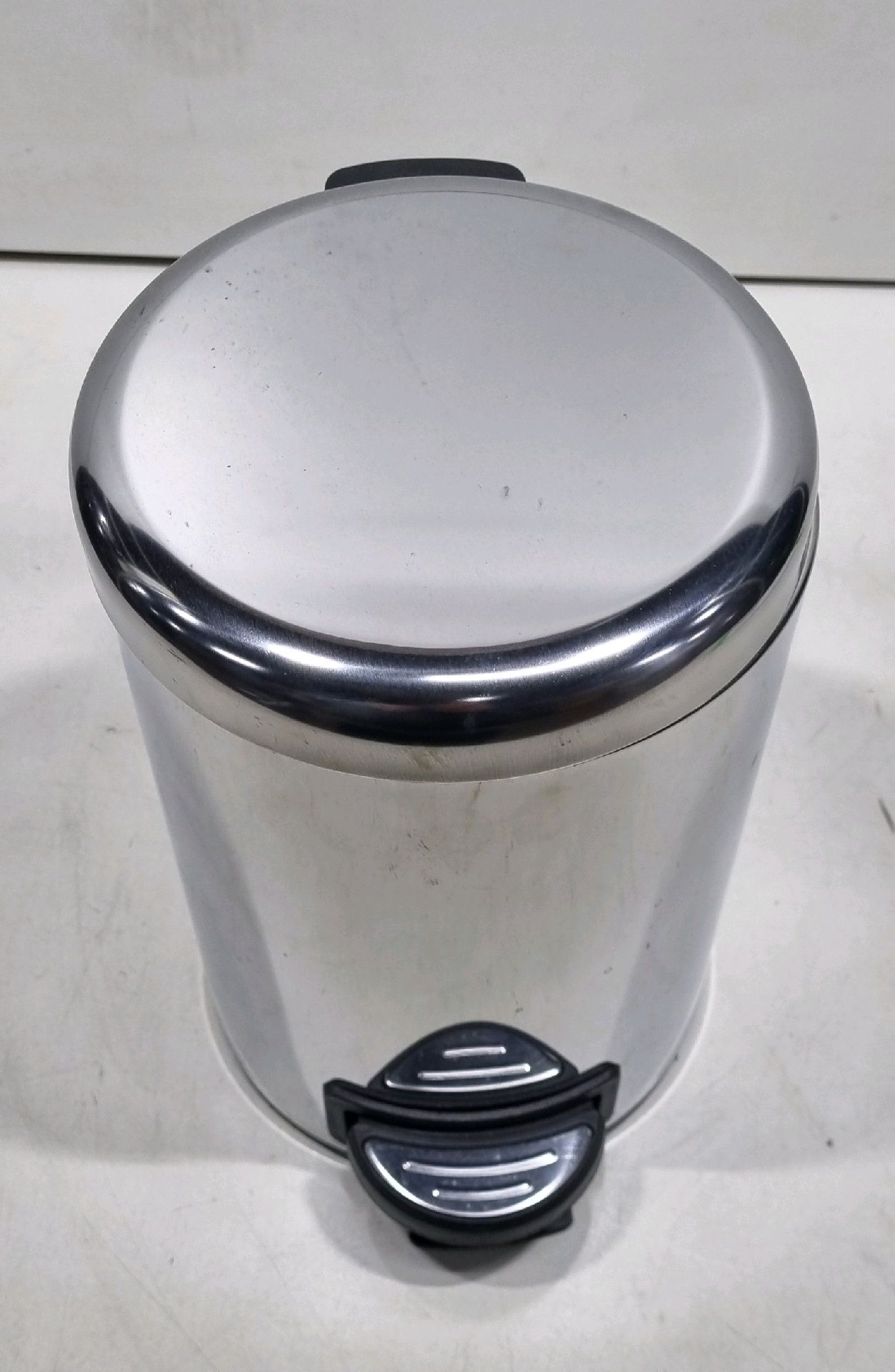 3 Litre Chrome Gloss Pedal Bin - Image 4 of 5