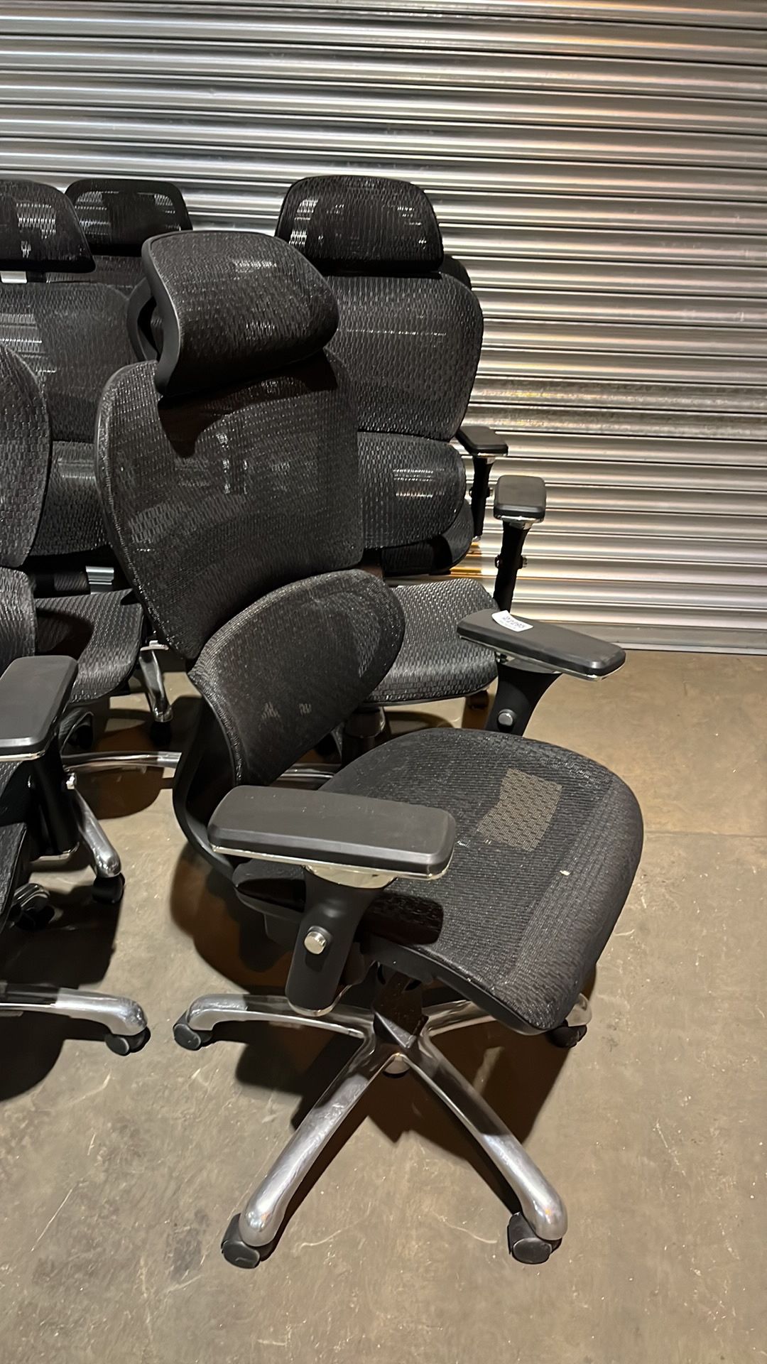 6 x Black Fabric Wheeled Office Chairs - Image 4 of 4