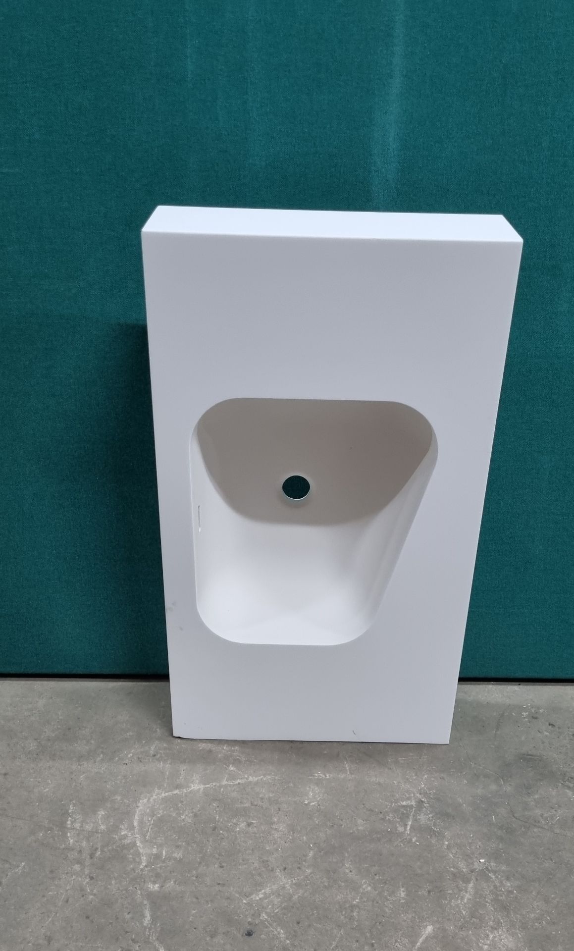 White Montelli Sink By Dupont 850mm x 500mm x 170mm - Image 3 of 7