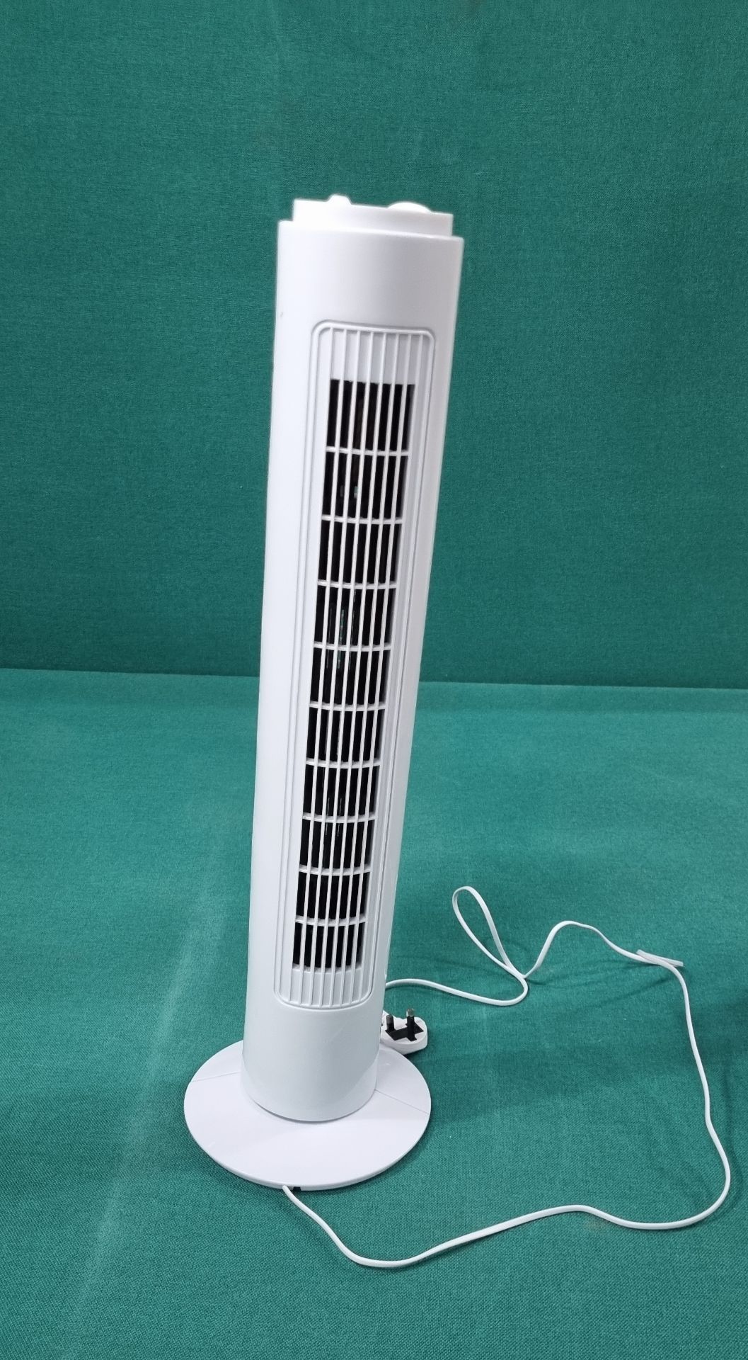 1 x Challenge 3 Speed Tower Fan white - Image 2 of 6