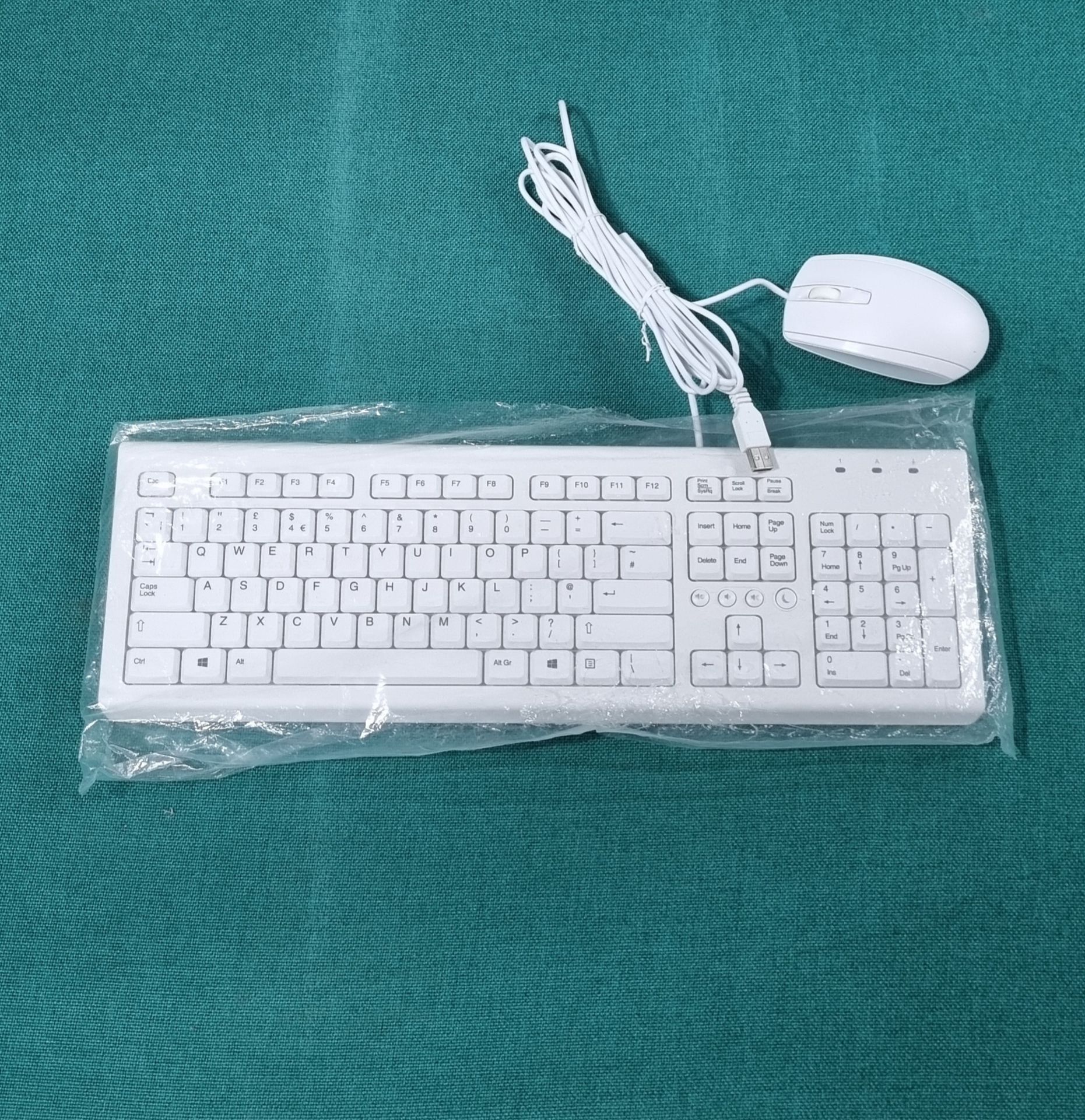 1 x White Keyboard And Mouse