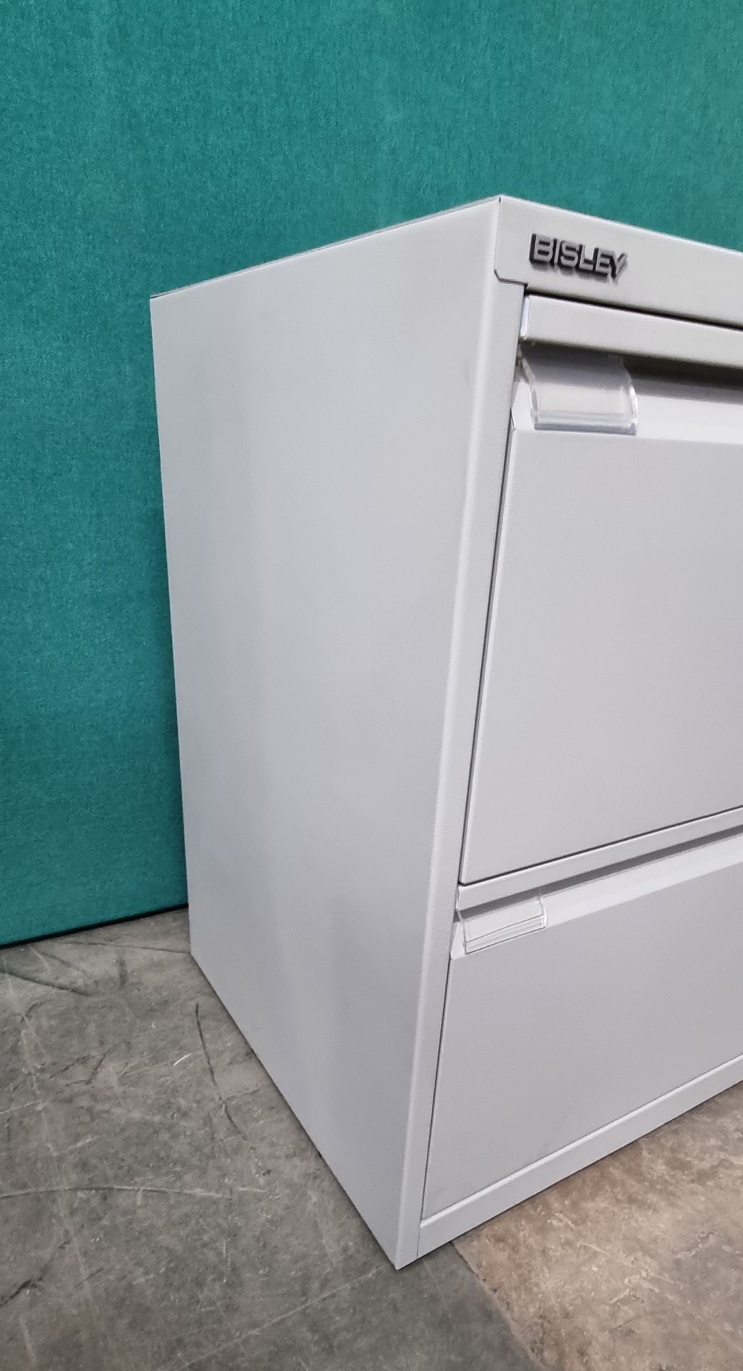 1 x Bisley 2 Drawer Filing Cabinet With Key Matt Grey 100mm x 690mm x 470mm - Image 4 of 9