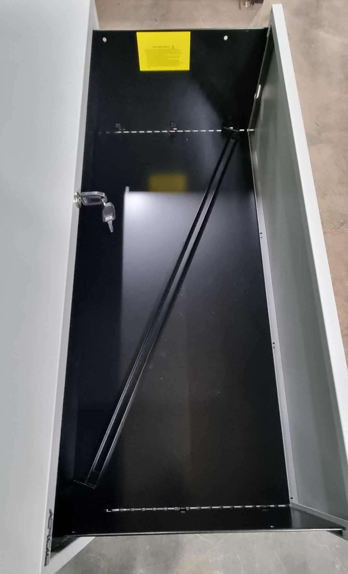 1 x Bisley 2 Drawer Filing Cabinet With Key Matt Grey 100mm x 690mm x 470mm - Image 5 of 9