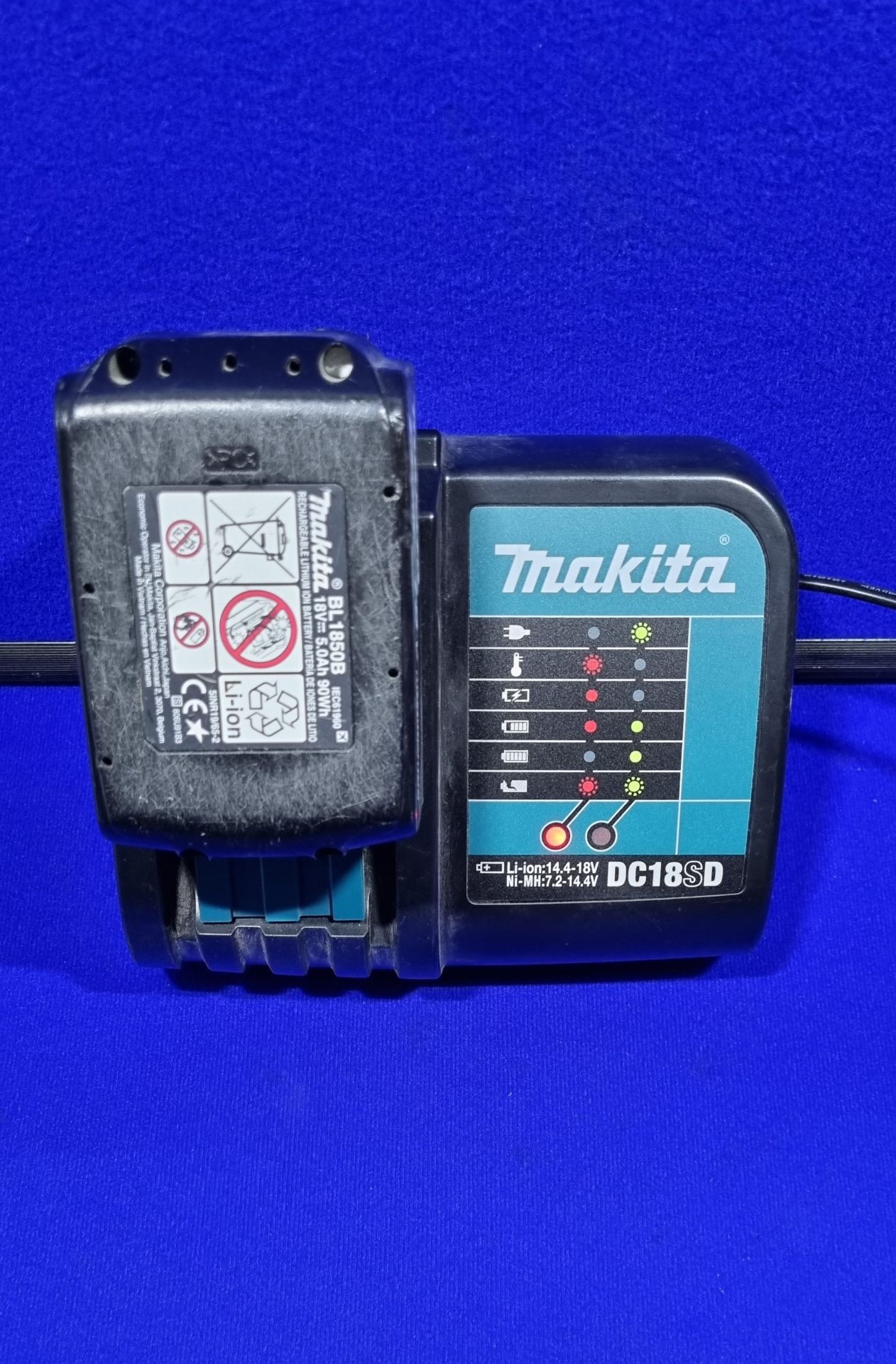1 x Makita DC18SD Charger And BL105OB Battery - Image 3 of 4