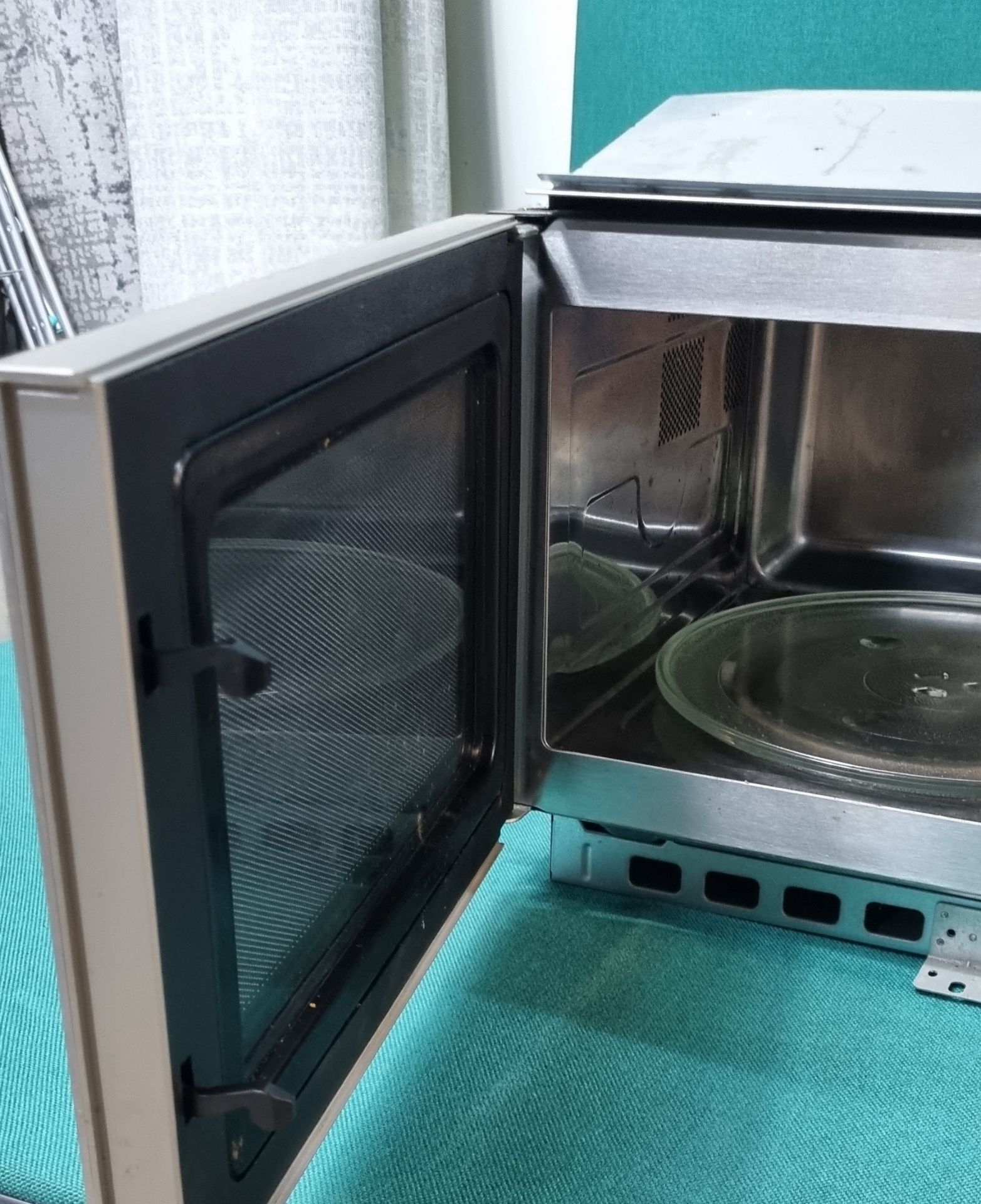 Ex-Display Neff H56WZON0GB Microwave Oven Silver - Image 4 of 8