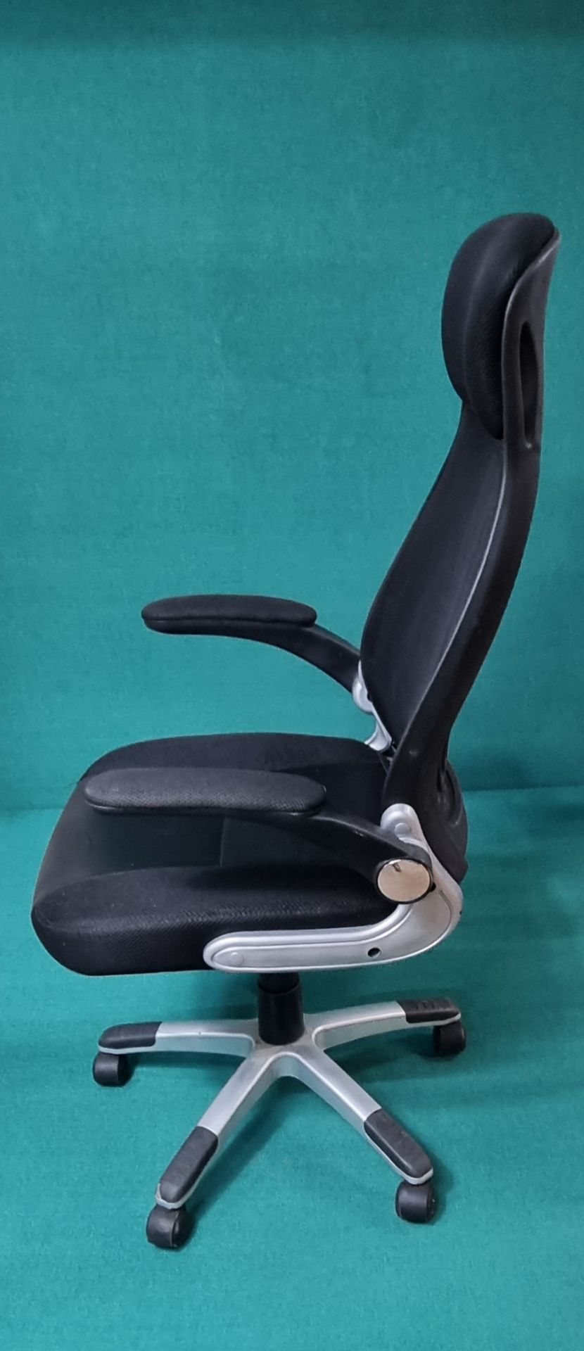 Black/Silver Adjustable Office Desk Chair - Image 3 of 4