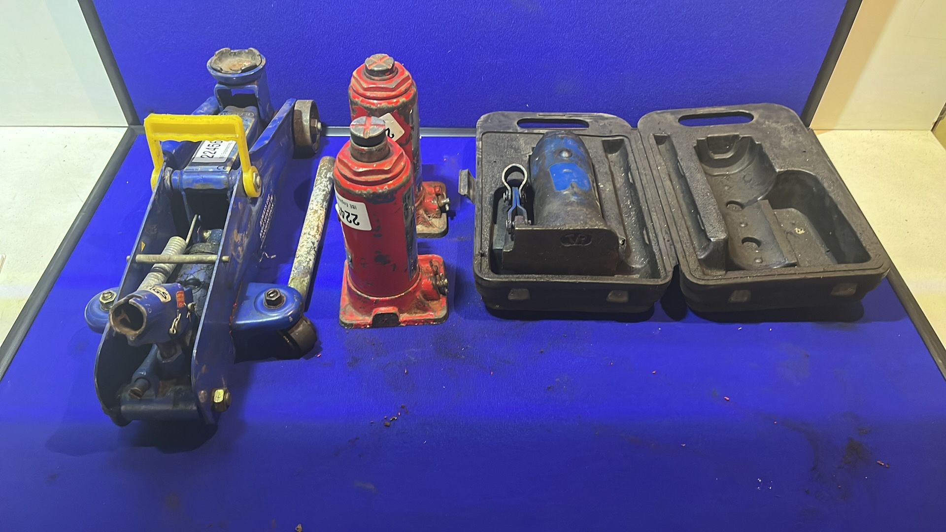 4 x Various Vehicle Jacks * As Pictured*