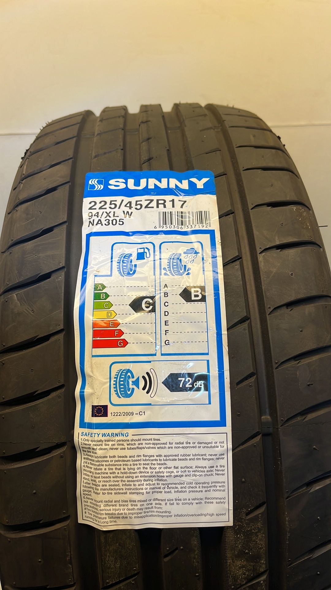 Sunny | NA305 | 225/45ZR17 Tyre