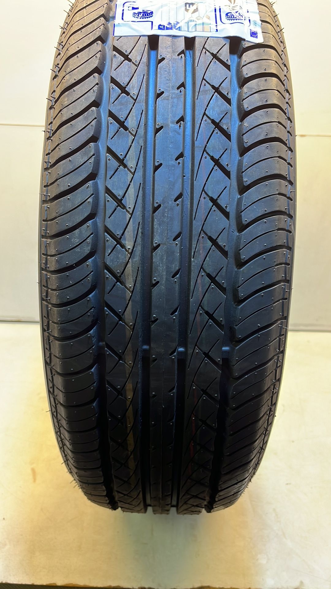 Durun | A2000 | 195/70R15 Tyre - Image 2 of 6